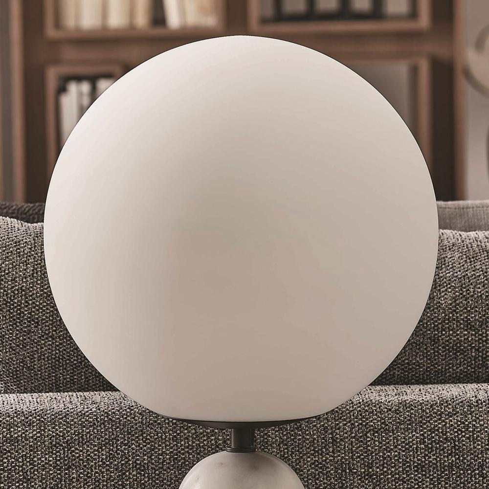 Lio White Medium Table Lamp In New Condition For Sale In Paris, FR