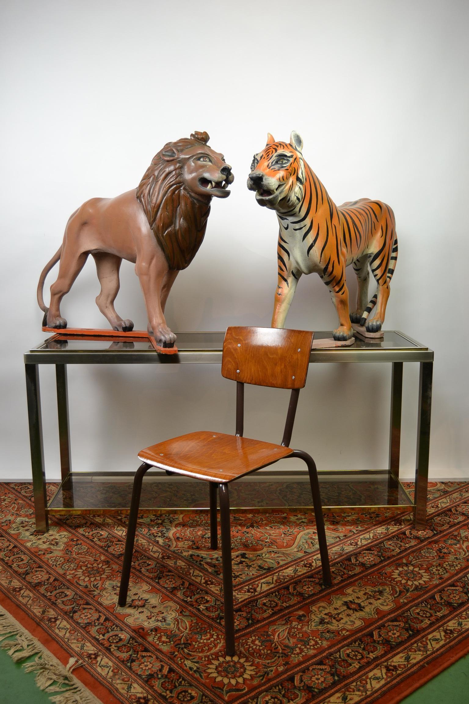 Stylish and elegant wooden sculptures of a lion and a tiger.
These wild animal statues, animal figures
were placed on a carousel or fairground attraction as decoration
like the centre of a roundabout and not as a fairground ride on animal.
these