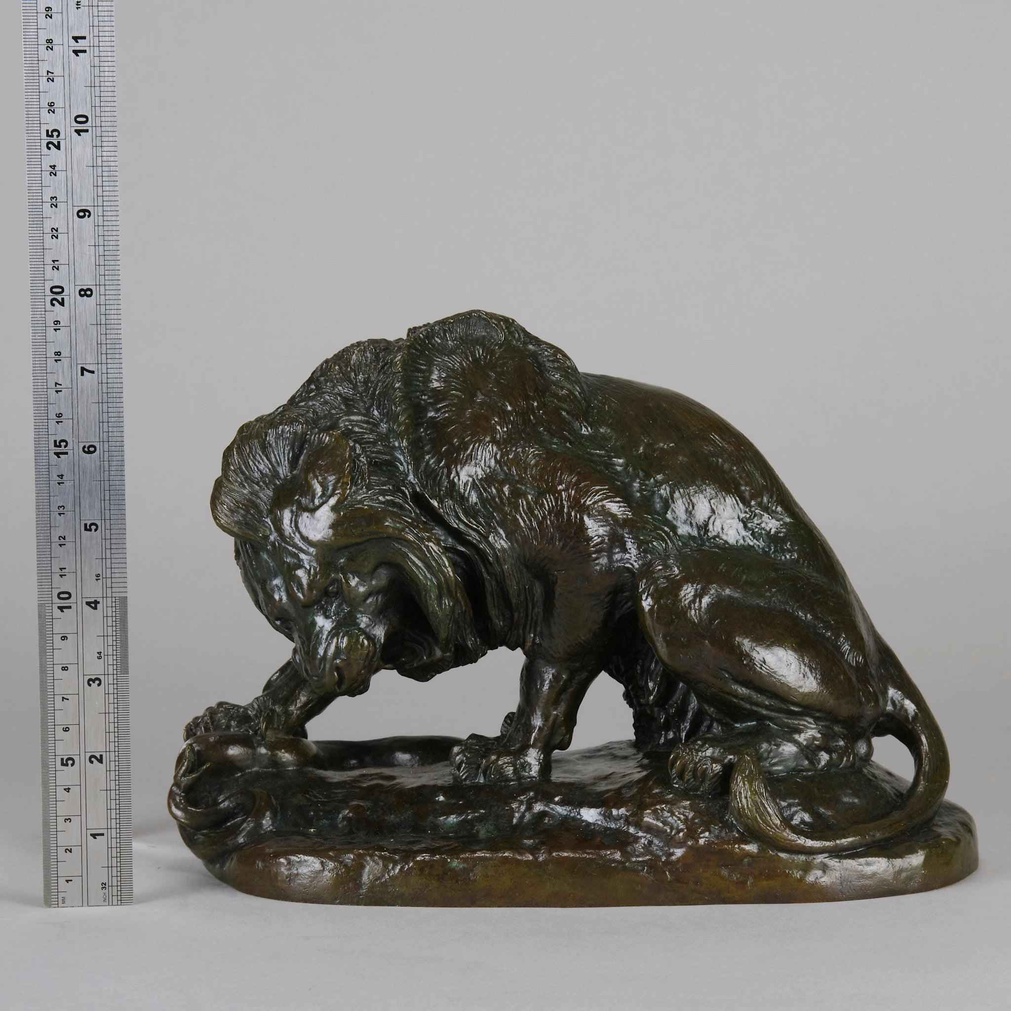 Art nouveau Important bronze animalier lion au serpent d'Antoine L Barye, vers 1860