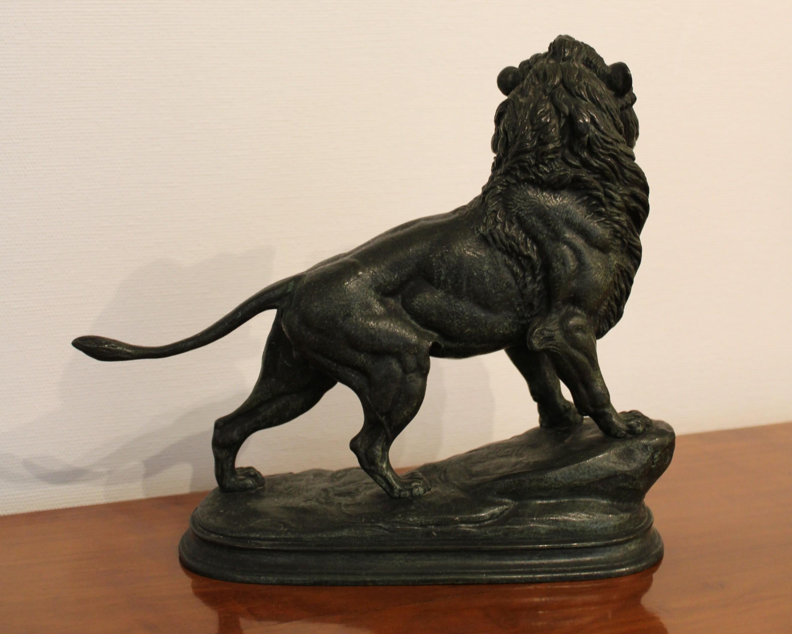 Lion bronze sculpture by Edouard Delabrièrre, France, 19th Century In condizioni ottime in vendita a Paris, FR