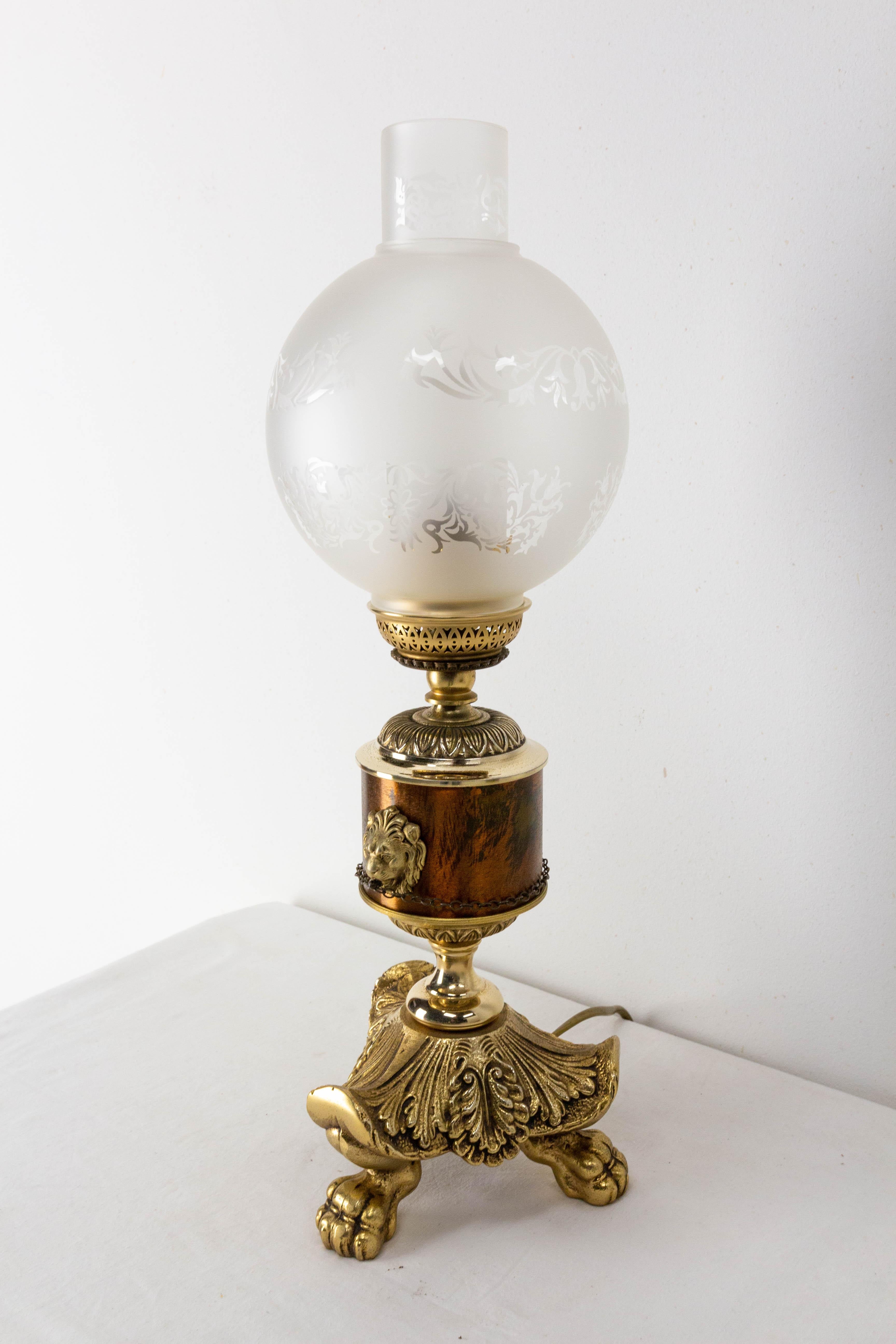 Mid-Century Modern Lampe de bureau lion en bronze, français, milieu du siècle dernier en vente