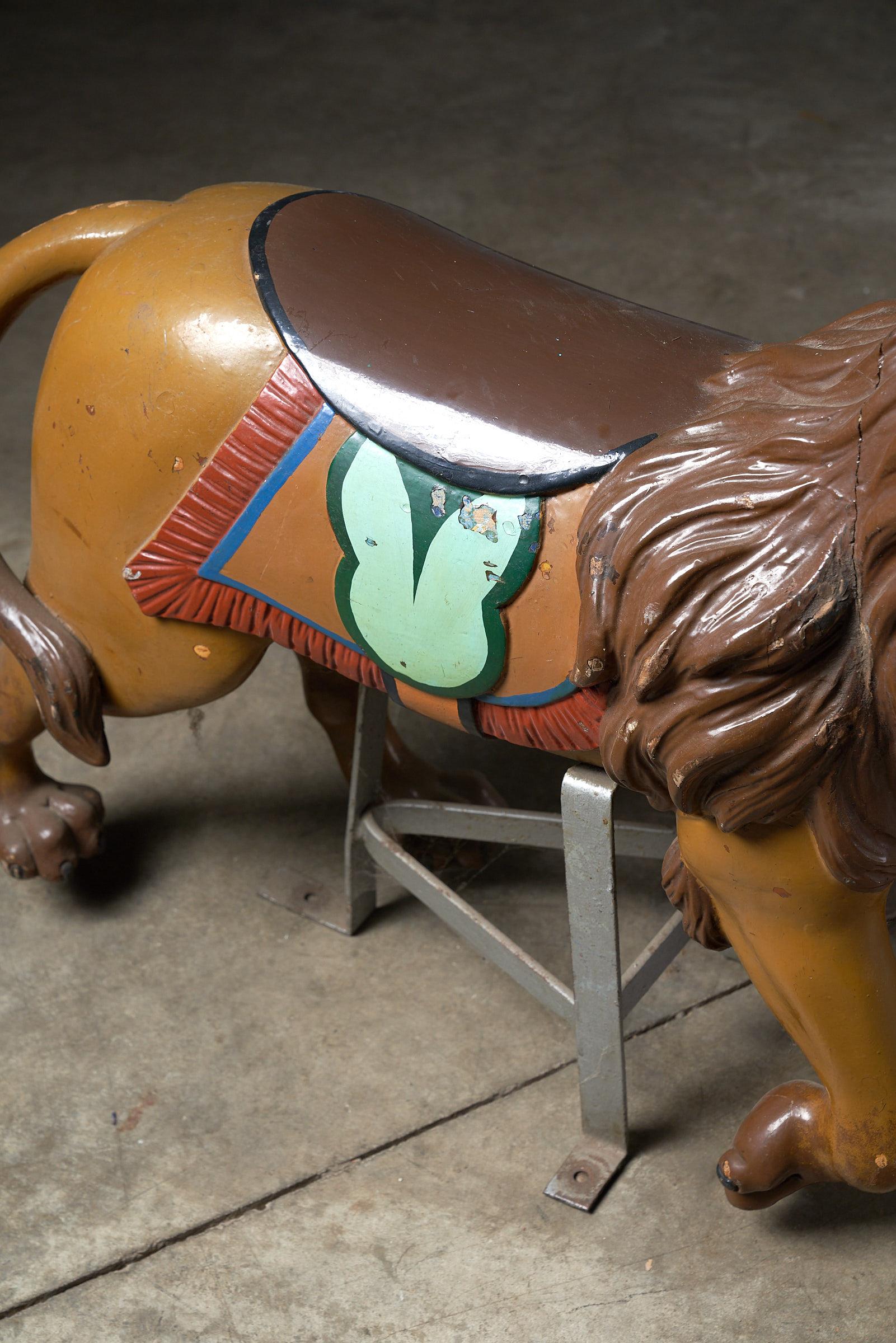 Lion Carved Wooden Carousel Figure: Antique In Good Condition For Sale In Mortsel, BE