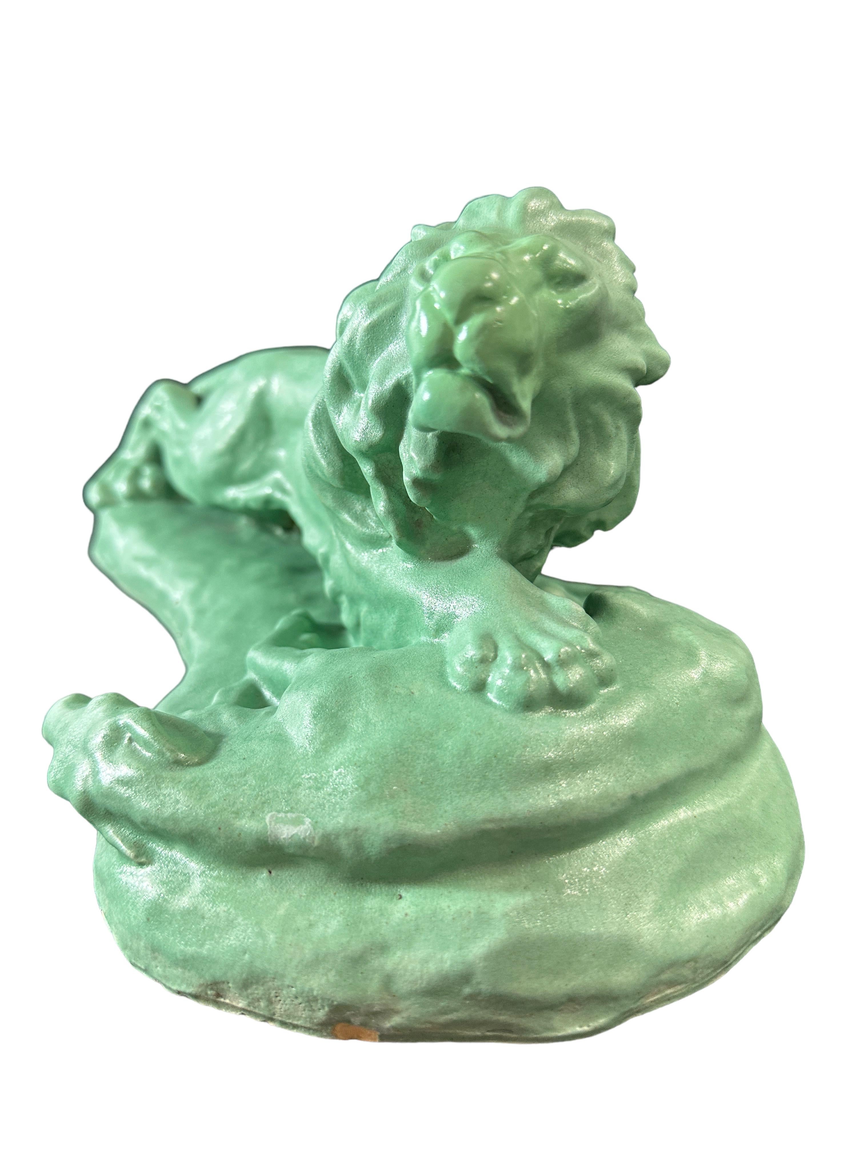 Autrichien Sculpture de lion en céramique terre cuite Jul. Singer, 1937, Vienne, Autriche en vente