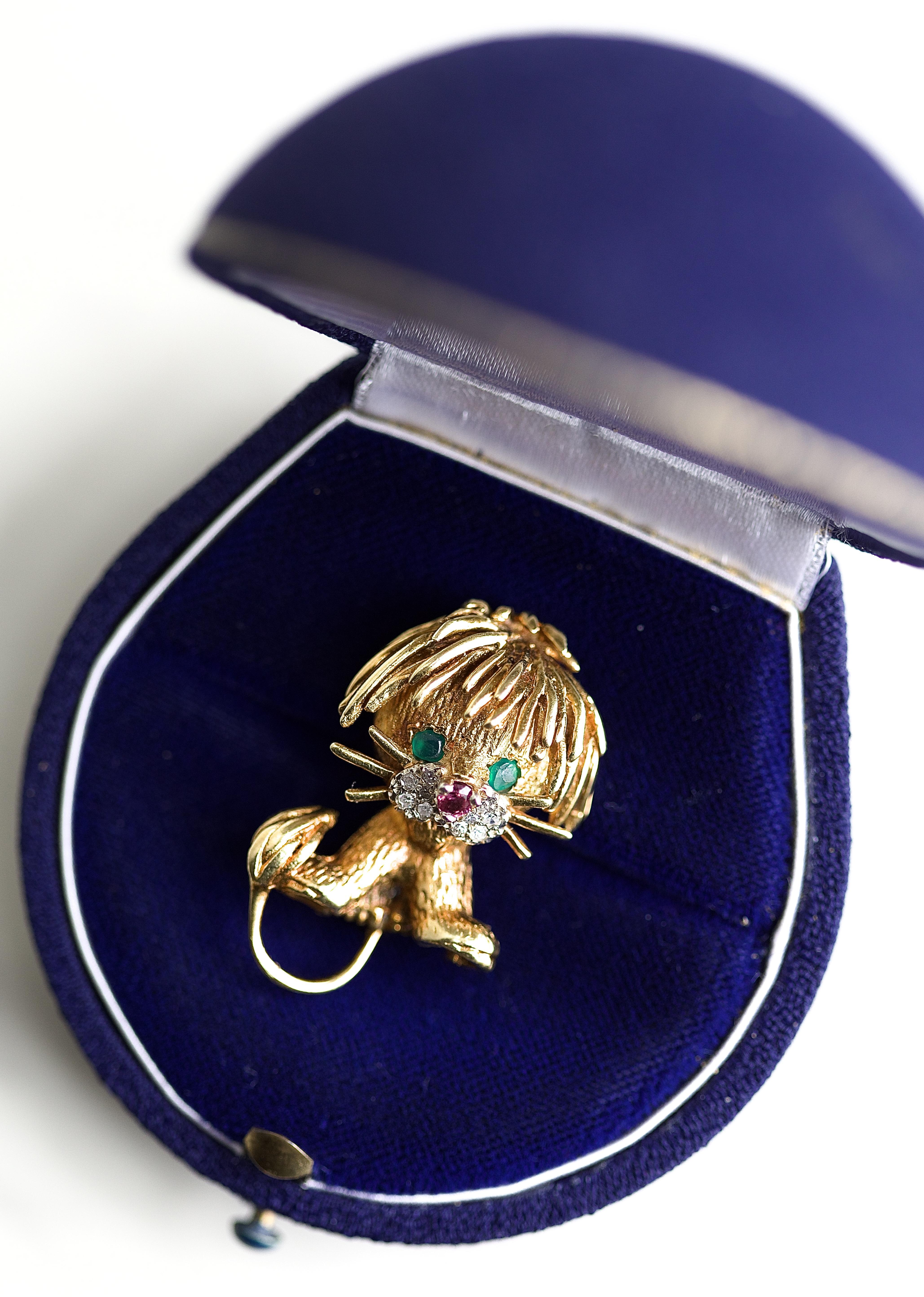 Lion Cub Gemstone Gold brooch In Excellent Condition For Sale In Beverly Hills, CA
