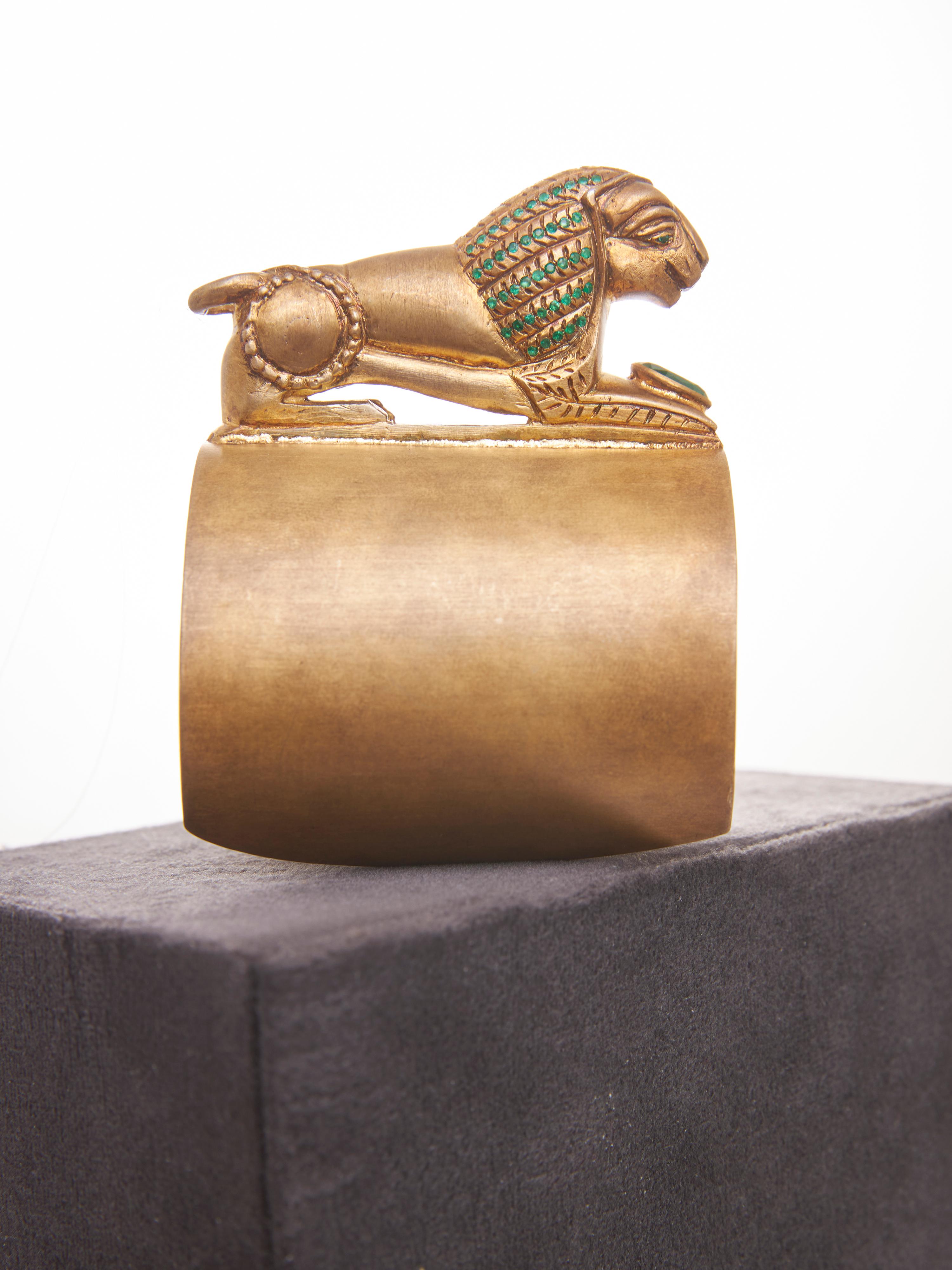 Round Cut Lion Cuff in Silver & Emerald For Sale
