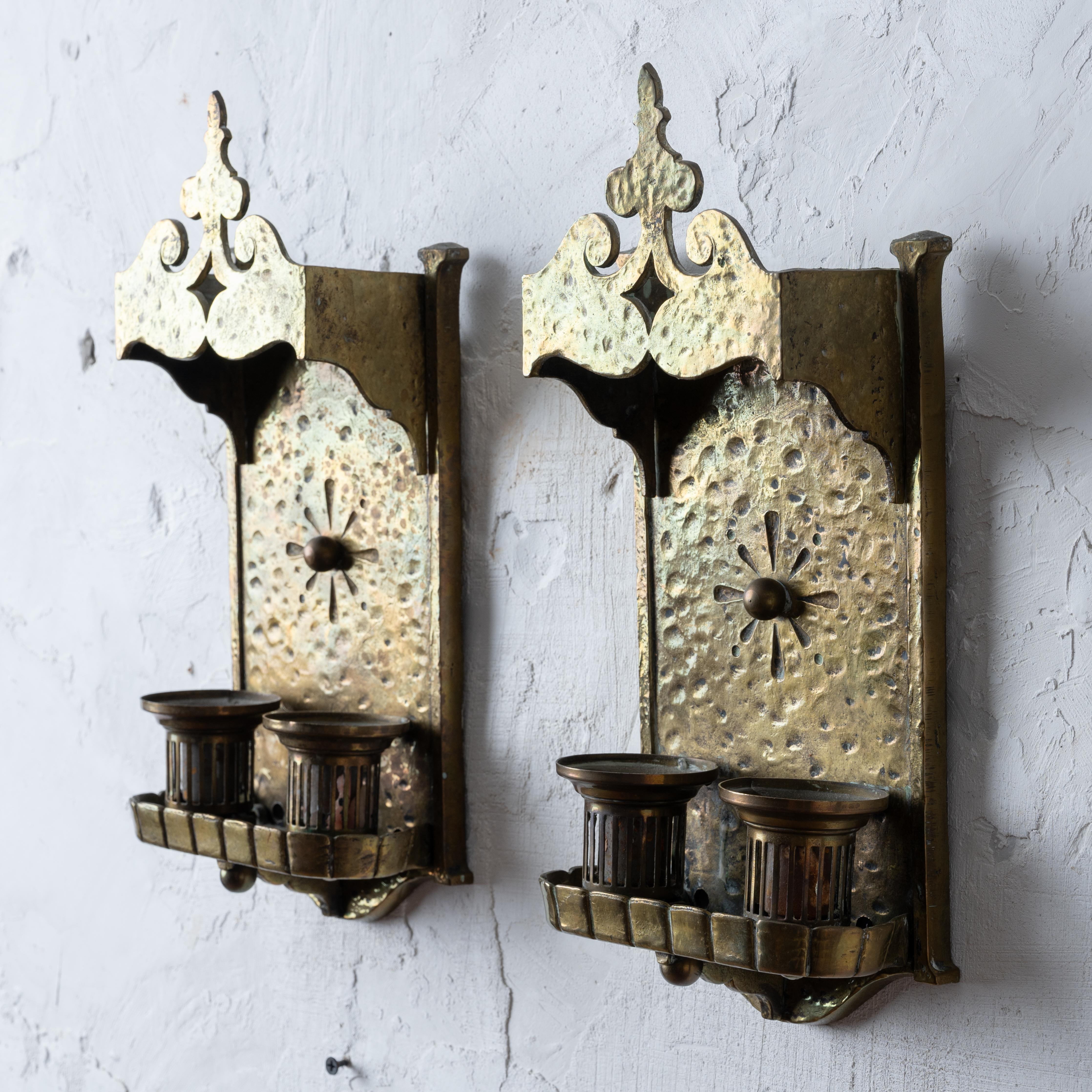 León Elec. Apliques de latón estilo Tudor, años 20 en Bueno estado para la venta en Savannah, GA