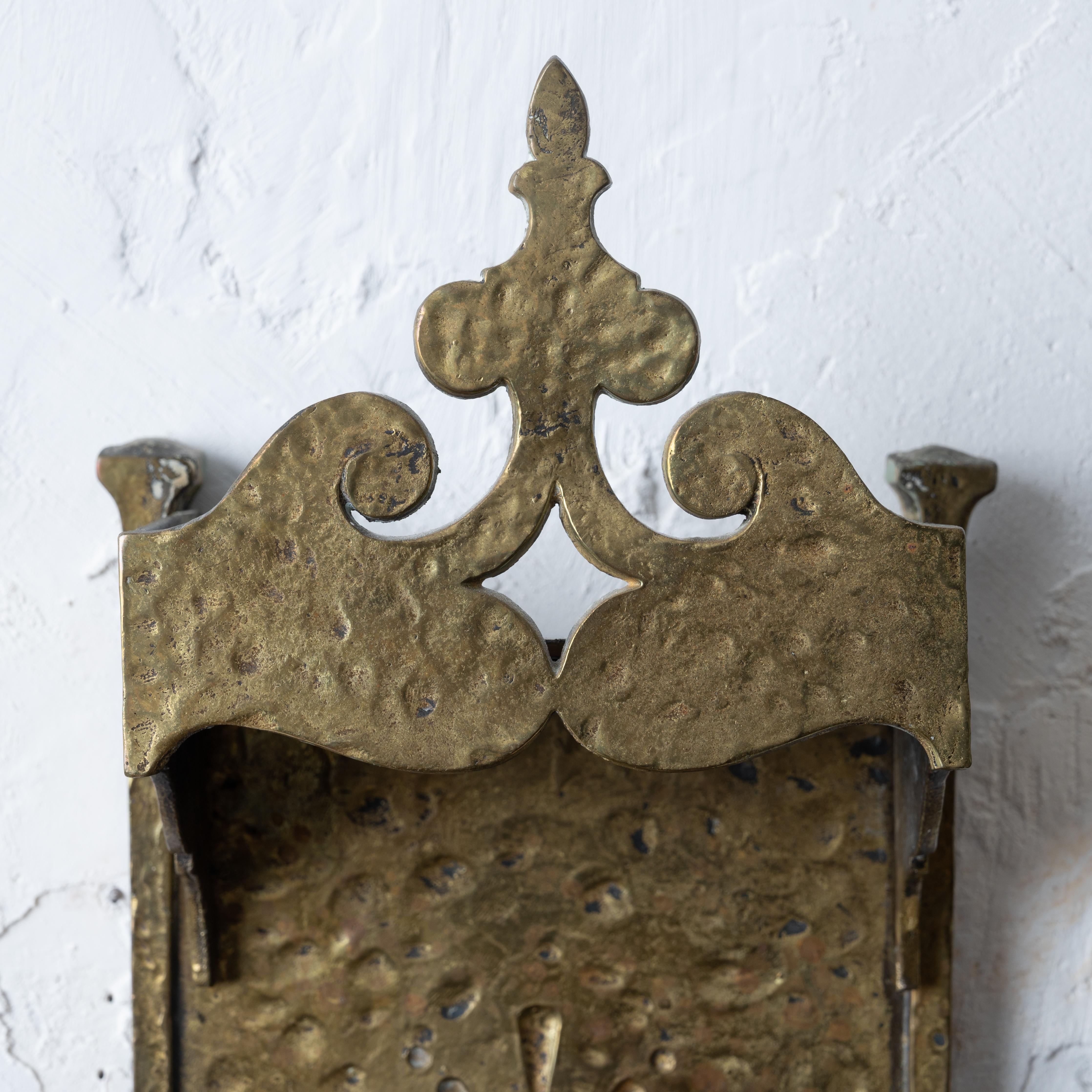 León Elec. Apliques de latón estilo Tudor, años 20 Latón en venta