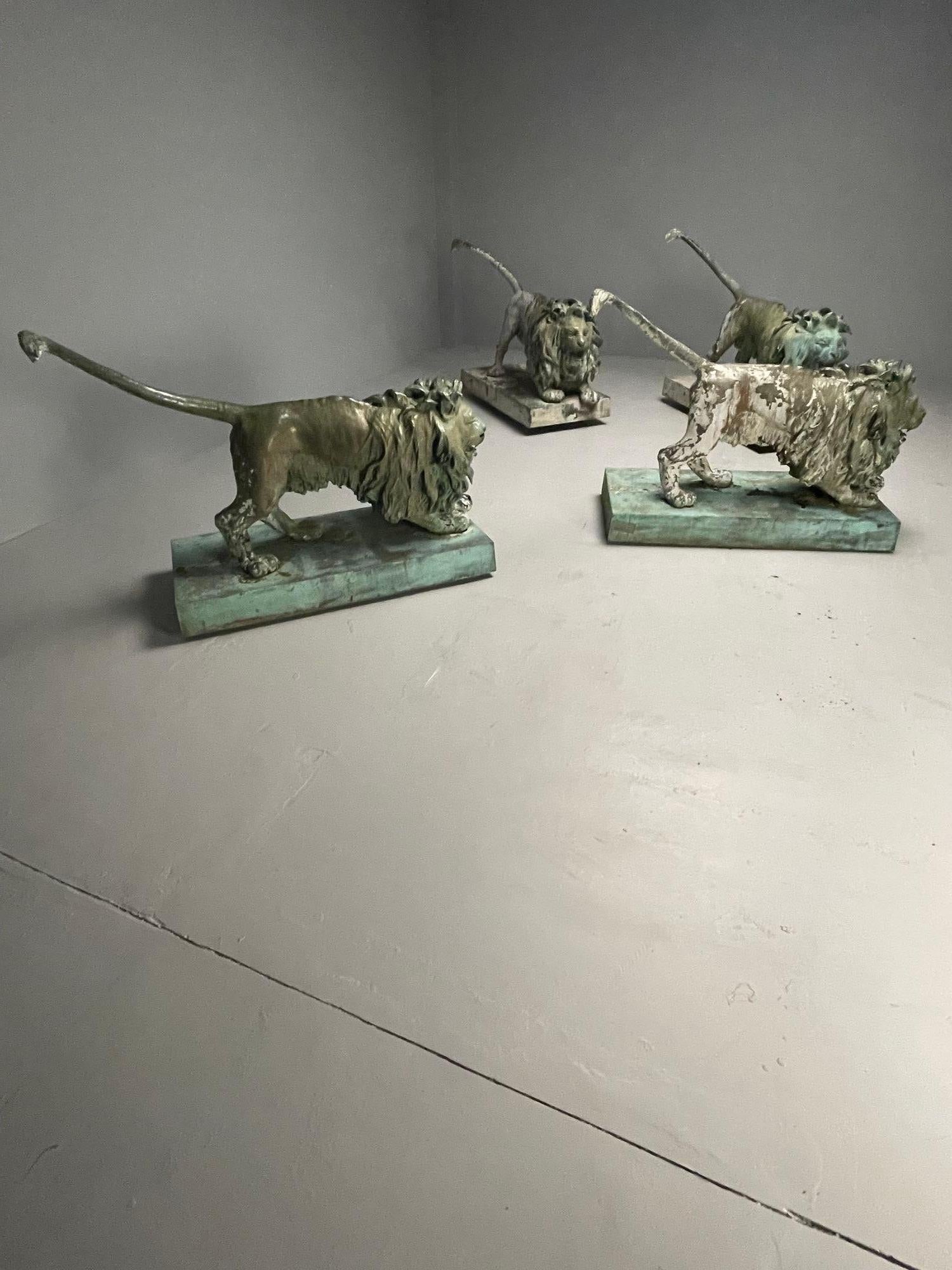 Bronze Fontaines en forme de lion, statues d'extérieur grandeur nature, bronze patiné, Angleterre, années 1860 en vente