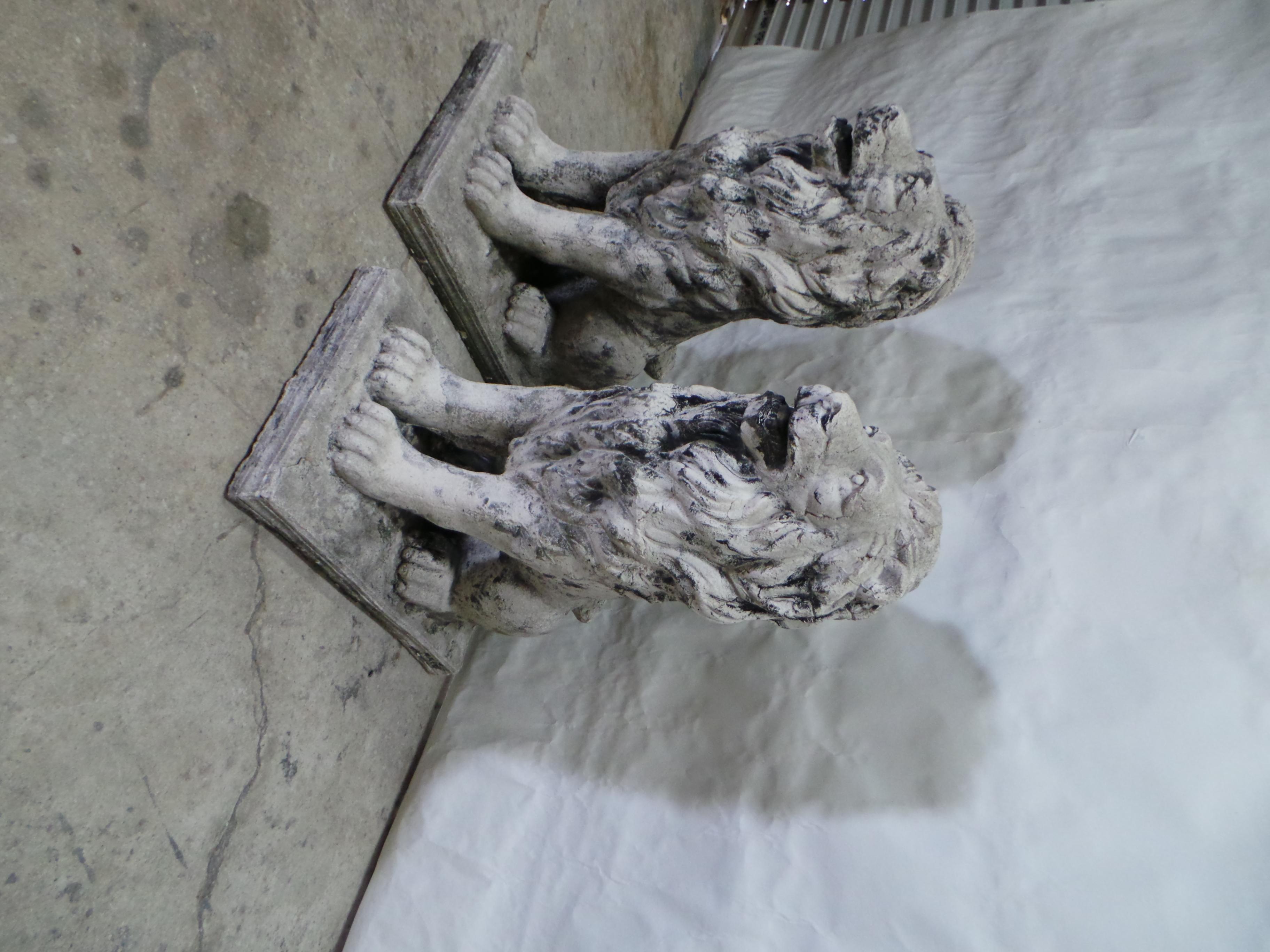Américain Statues de jardin lion  en vente