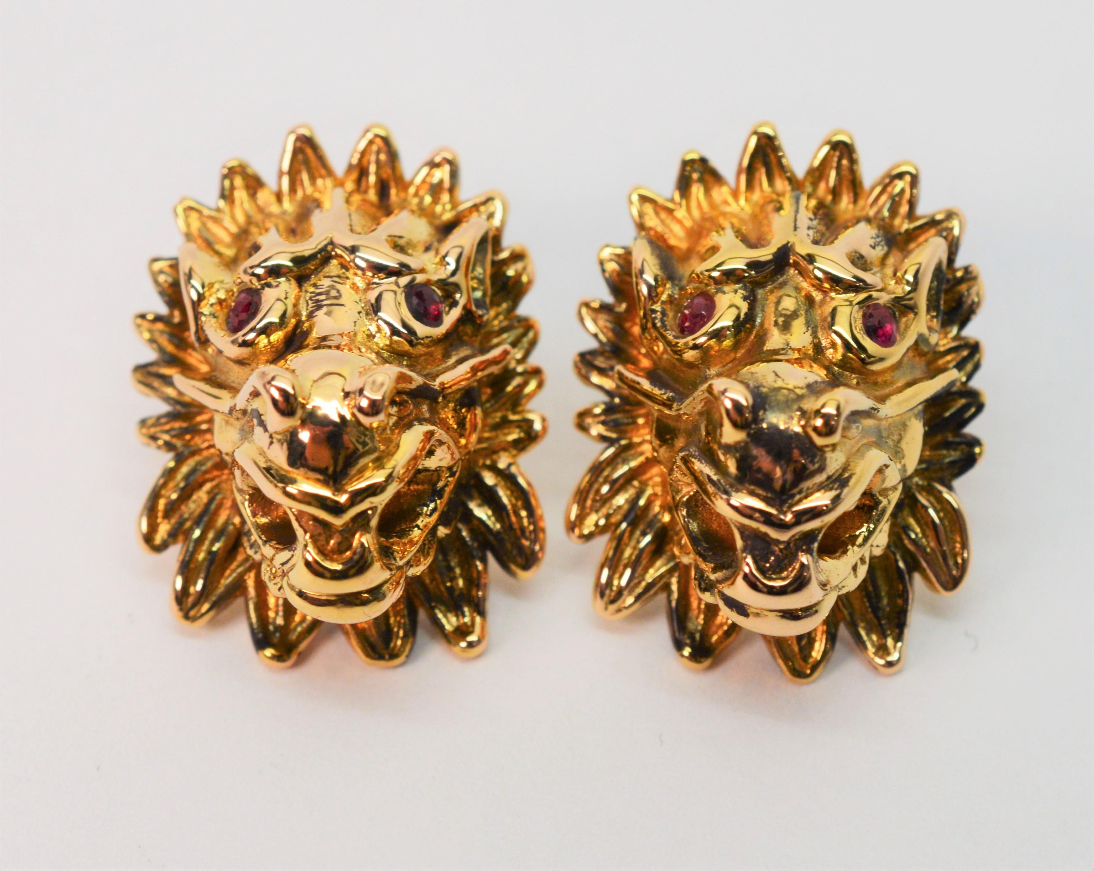 Löwen-Gragoyle-Ohrringe aus Gelbgold mit Rubin-Akzenten 2