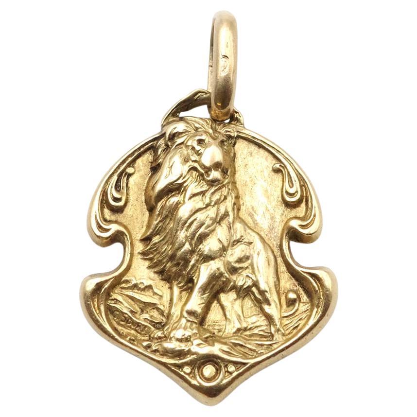 Lion Gustave Soury Art Nouveau medal solid 18k gold, signed Gustave Soury For Sale