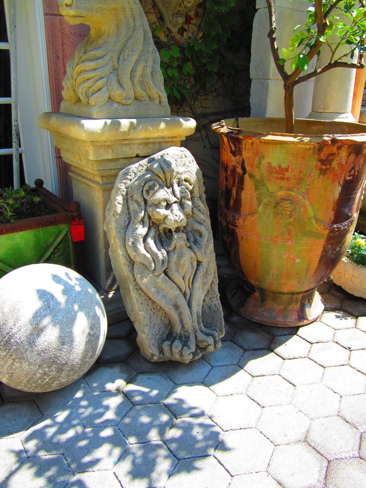lion head pool spout