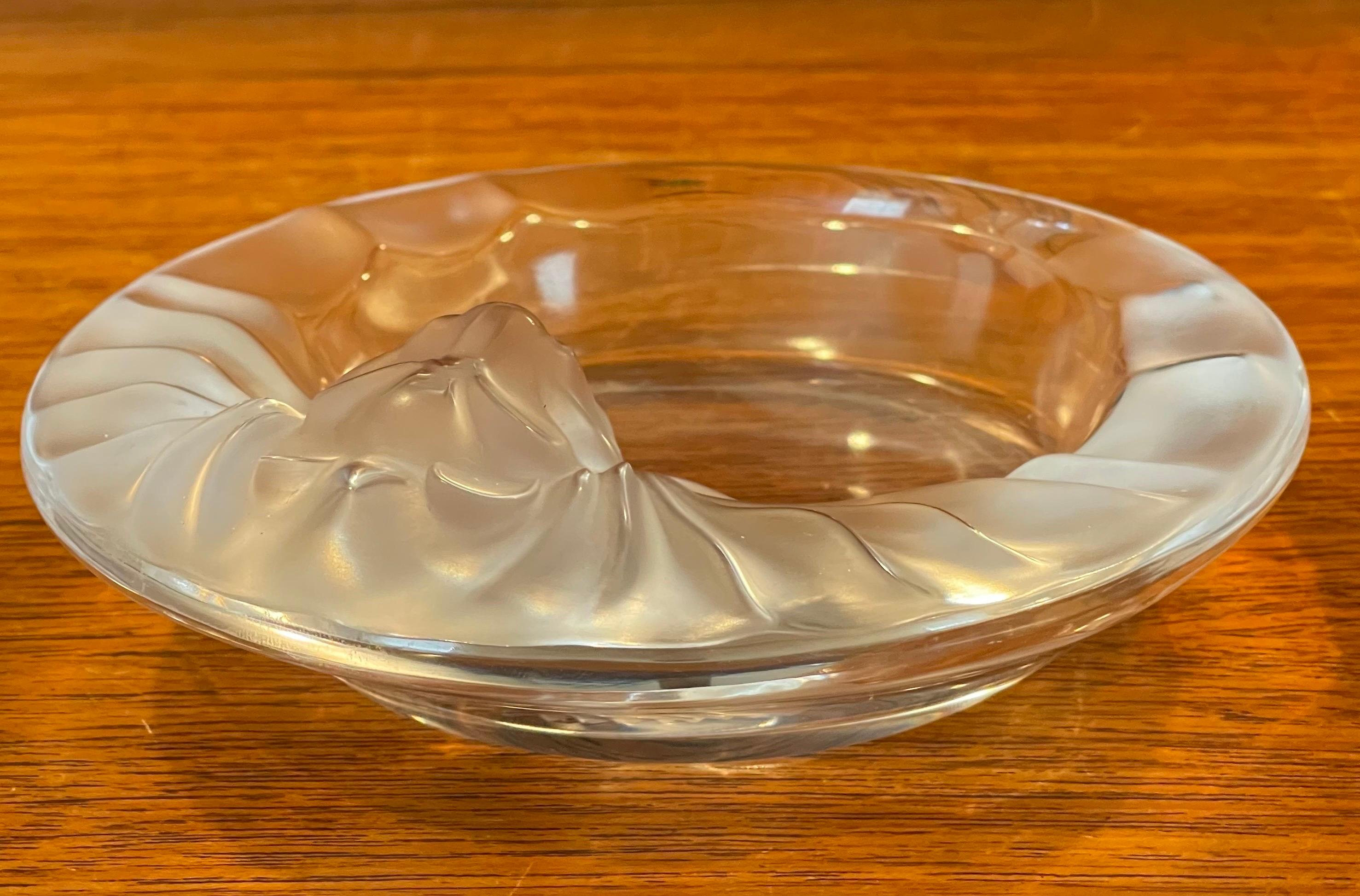 Cendrier et briquet en cristal dépoli à tête de lion par Lalique en vente 4