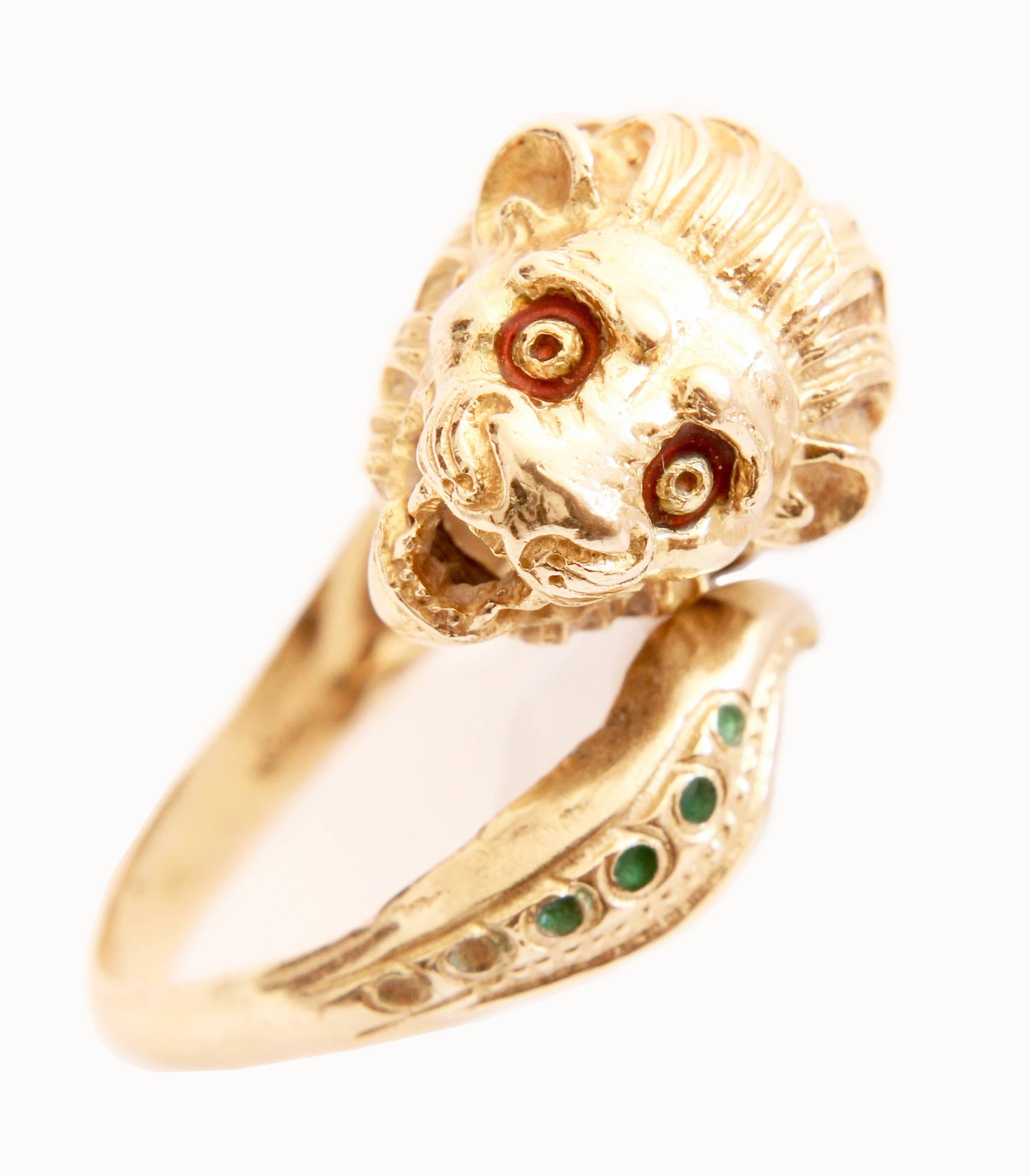 Lion Head Ring 18K Gold with Enamel Art Deco Figural Sz 6.5 1960s Rare In Good Condition For Sale In Port Saint Lucie, FL
