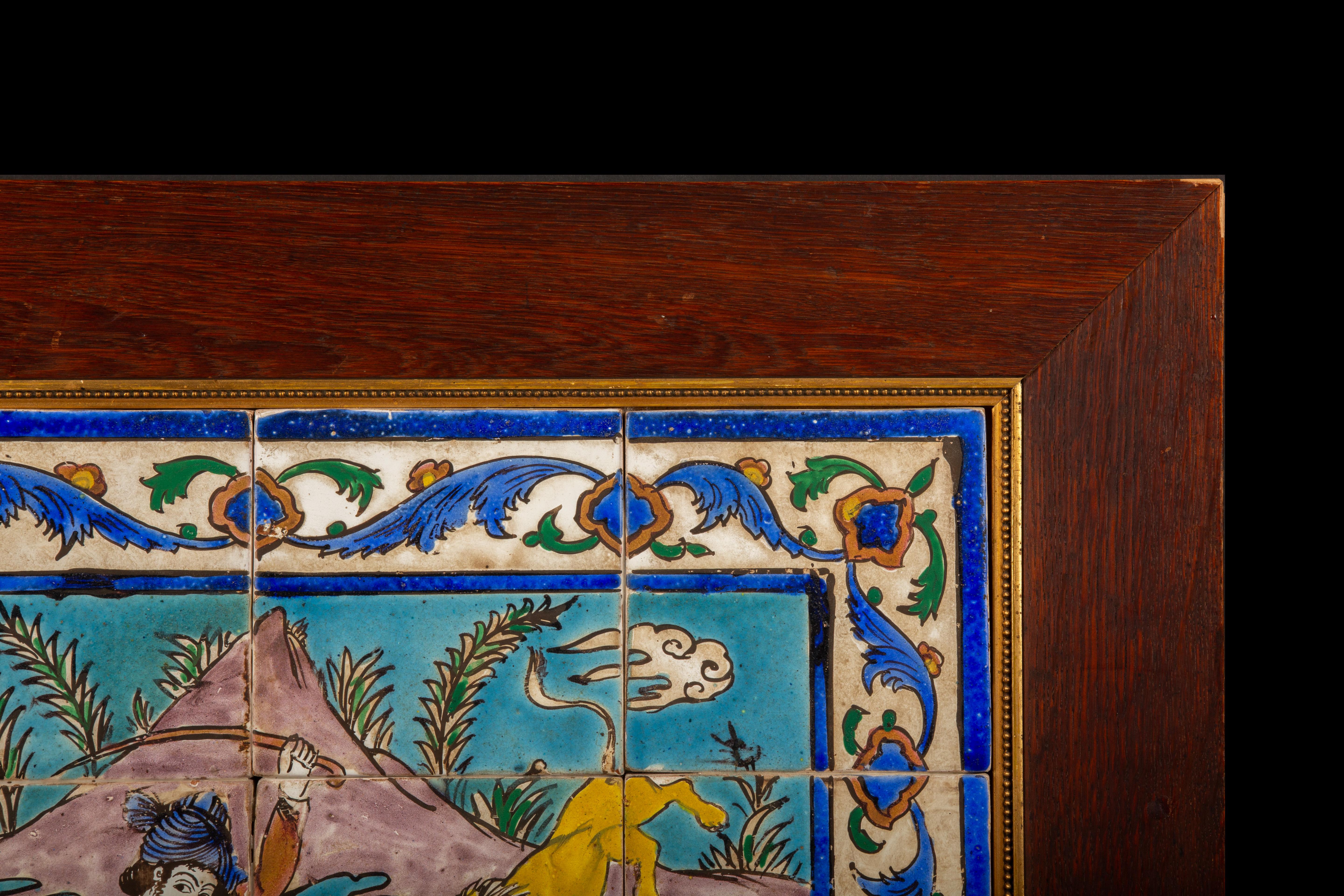 Exquis et intemporel, ce captivant panneau décoratif encadré date de l'illustre période Qajar en Iran. Réalisé avec la plus grande finesse, le panneau présente une splendide mosaïque de 20 carreaux de céramique émaillée, méticuleusement ornée d'une