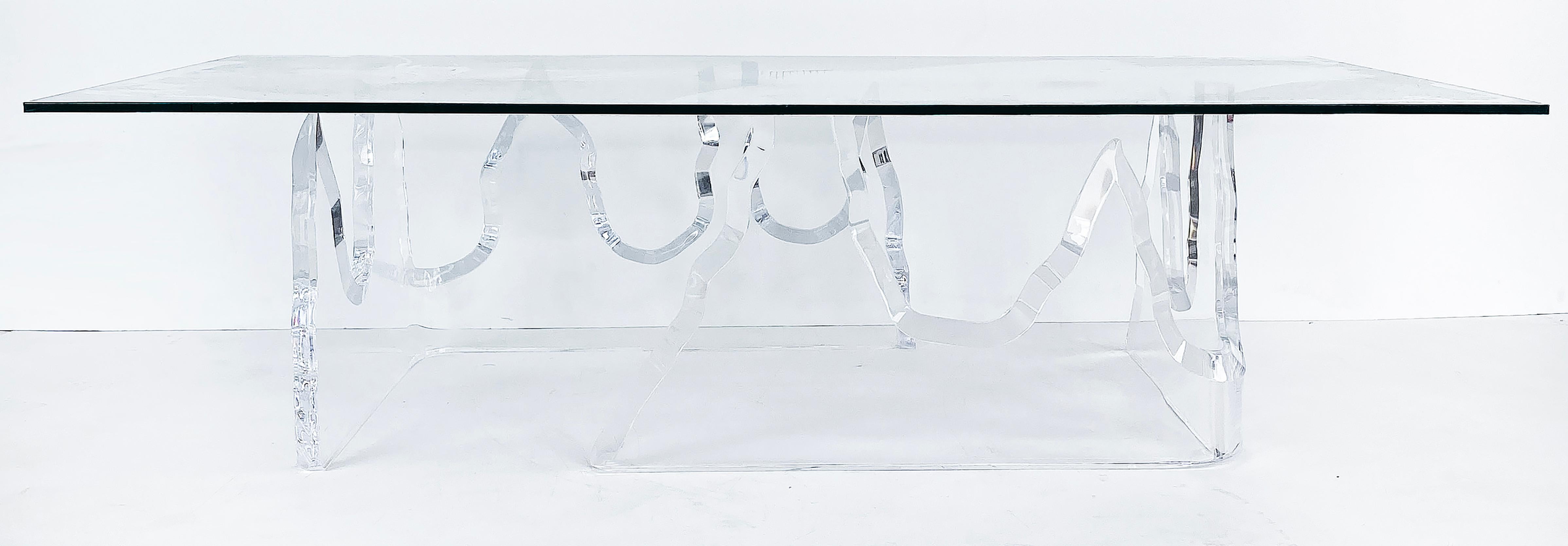 Table basse en Lucite Lion in frost avec plateau en verre.

Nous proposons à la vente une table basse en Lucite de type lion en givre avec un plateau en verre. La base est en deux sections et le dessus en verre tout neuf a une épaisseur de 3/4