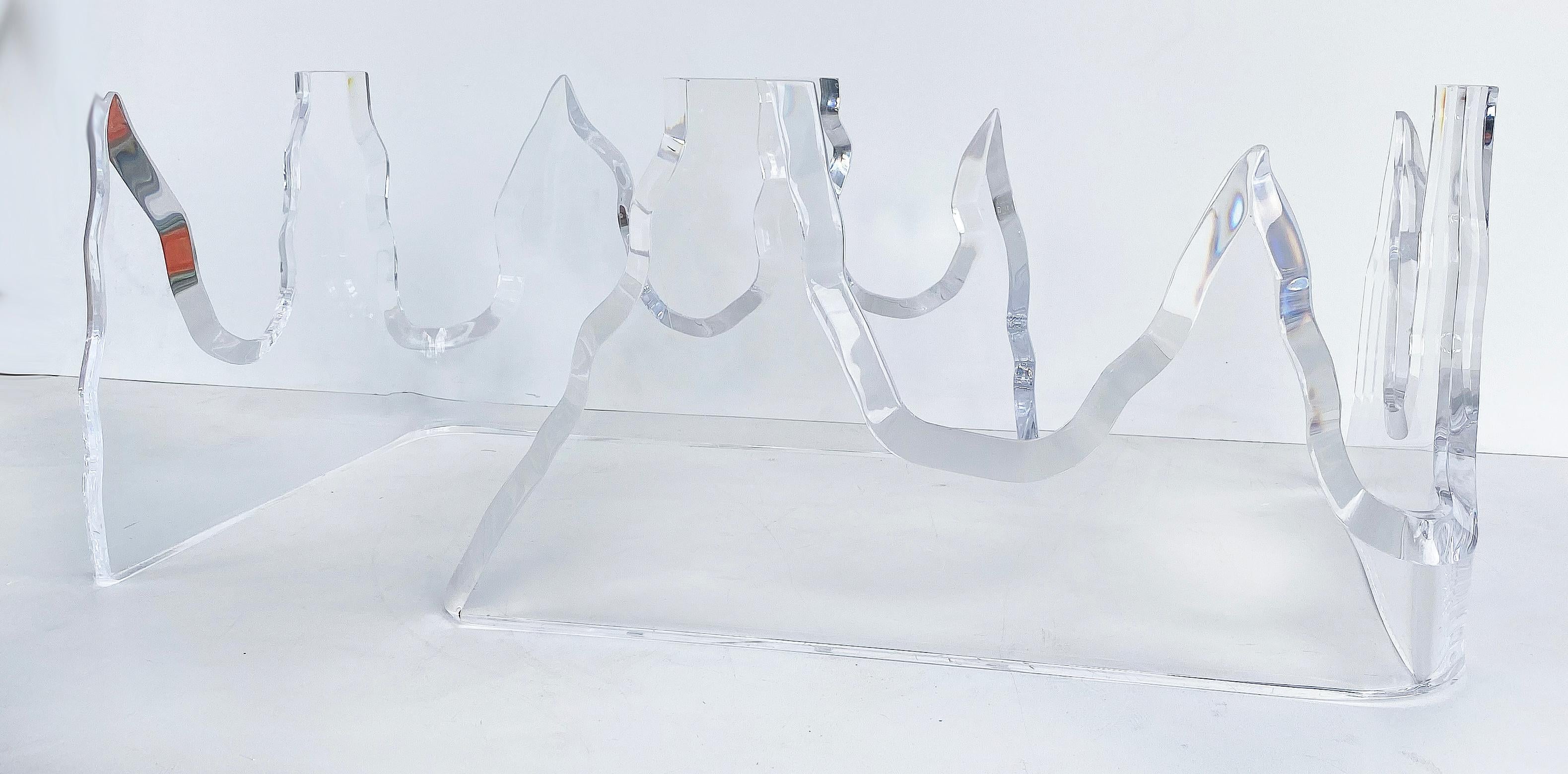 Table basse lion en lucite givrée avec plateau en verre Bon état - En vente à Miami, FL