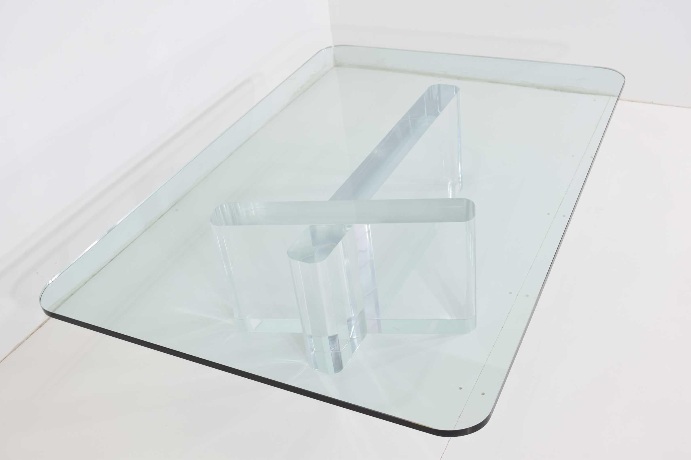 This beautiful cocktail table has a three part thick Lucite base with lion in frost signature. The glass top is very thick, at least 3/4