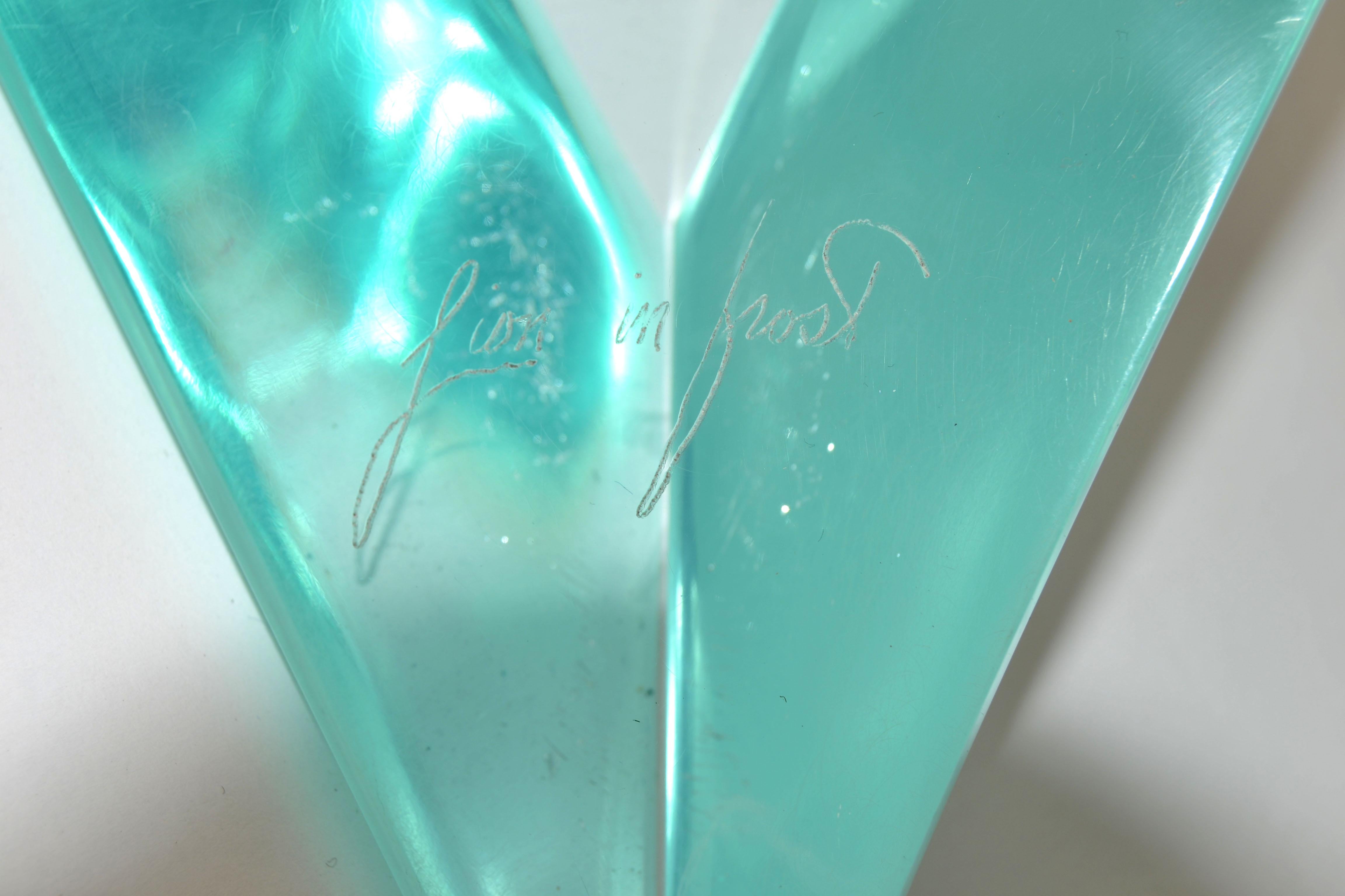 Table sculpturale en laiton lucite mi-siècle moderne signée Lion In Frost en vente 7