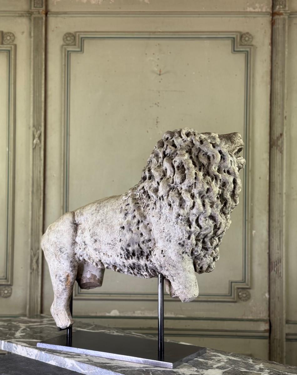 Lion, marble sculpture, Venice, 18th century In condizioni ottime in vendita a Honnelles, WHT
