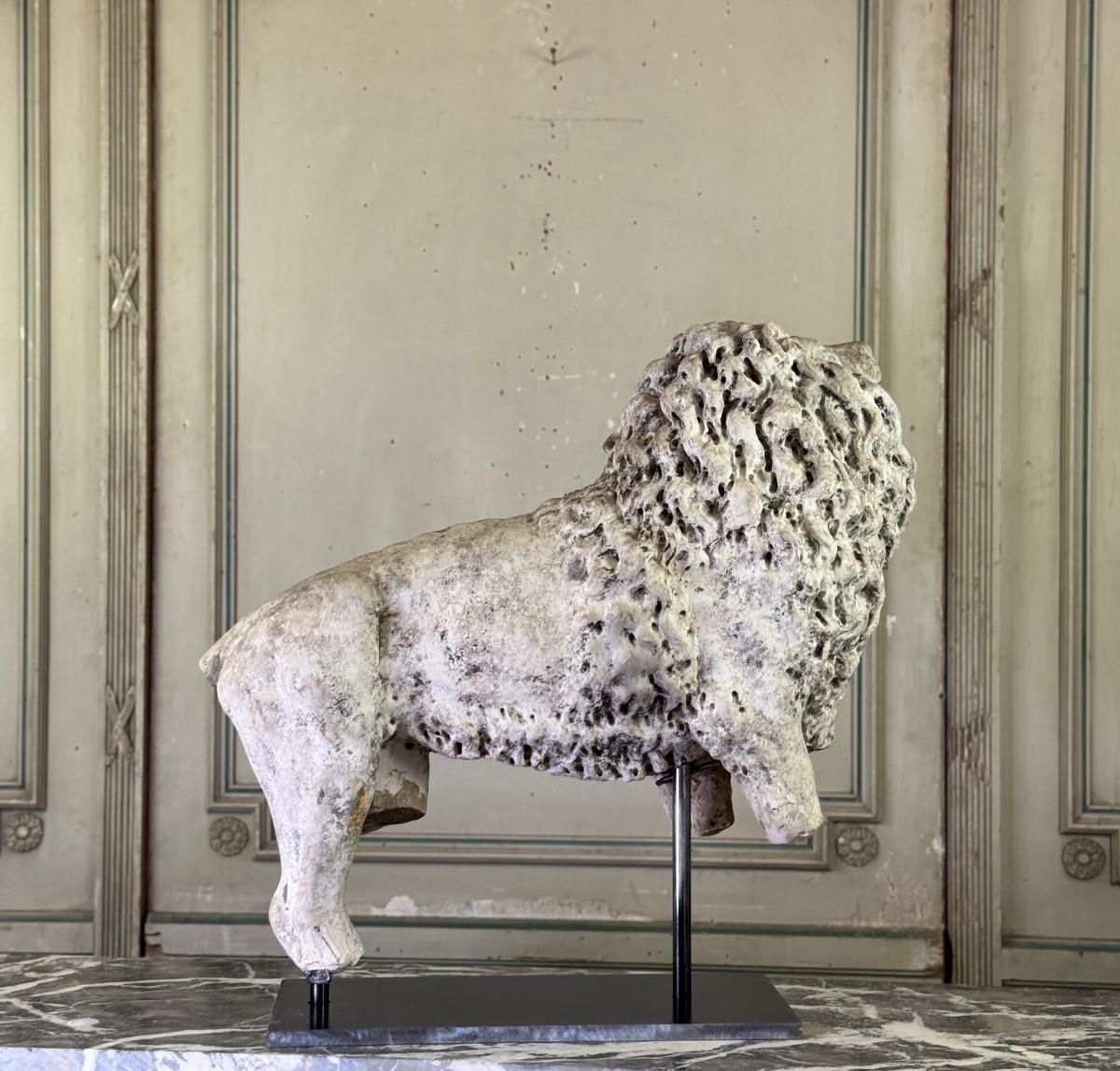 XX secolo Lion, marble sculpture, Venice, 18th century in vendita