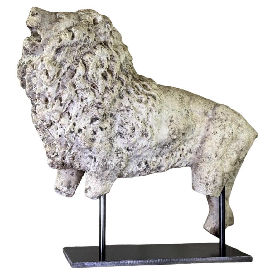 Lion, marble sculpture, Venice, 18th century in vendita