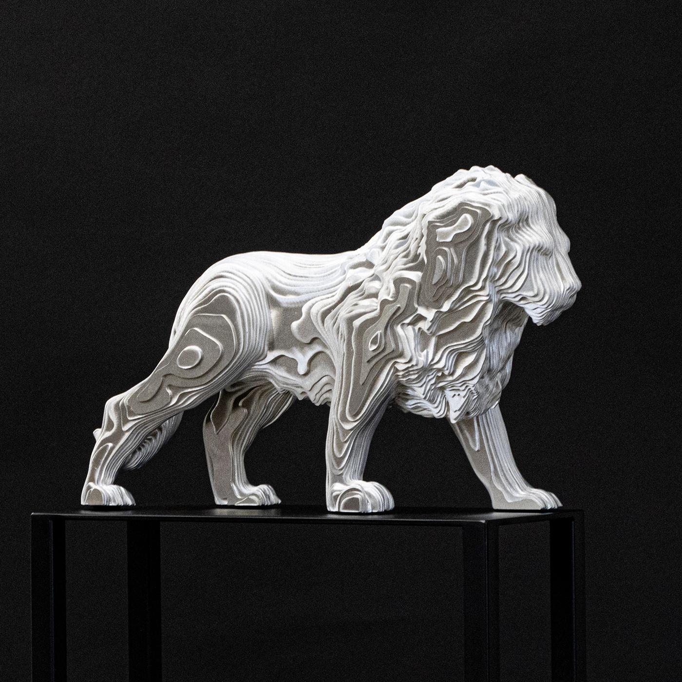 Lion Medium Polierte Skulptur mit Löwen (Belgisch) im Angebot