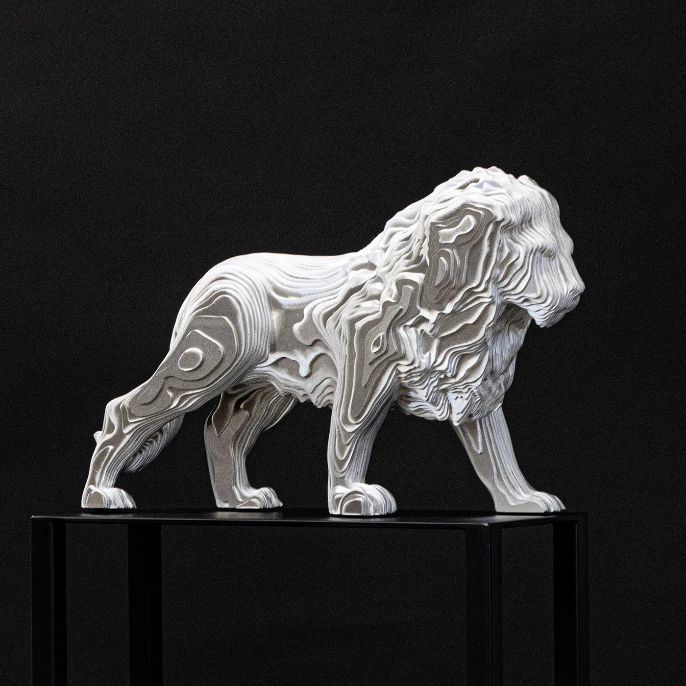 Belga Scultura media leonina lucidata in vendita