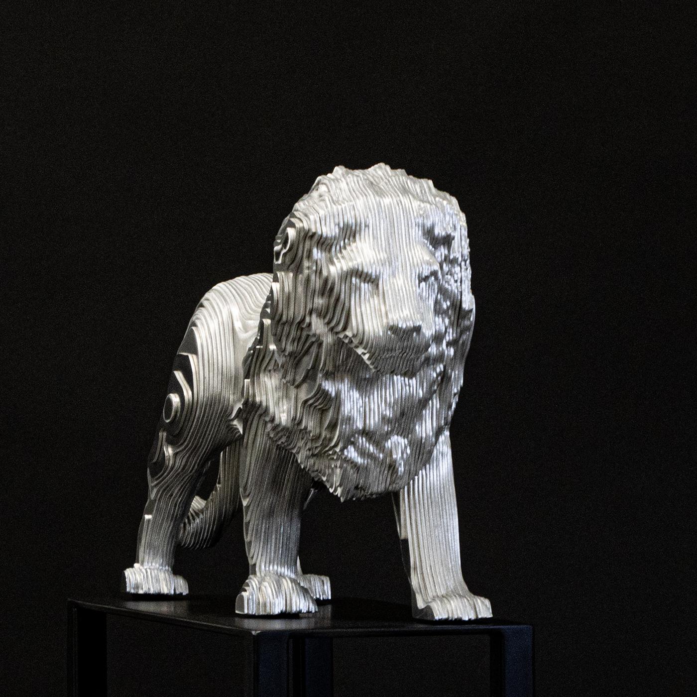 Lion Medium Polished Sculpture In New Condition For Sale In Paris, FR