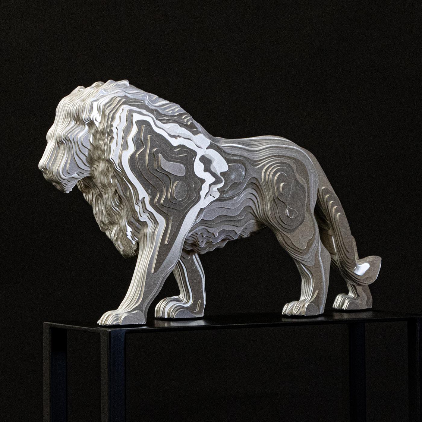 Alluminio Scultura media leonina lucidata in vendita