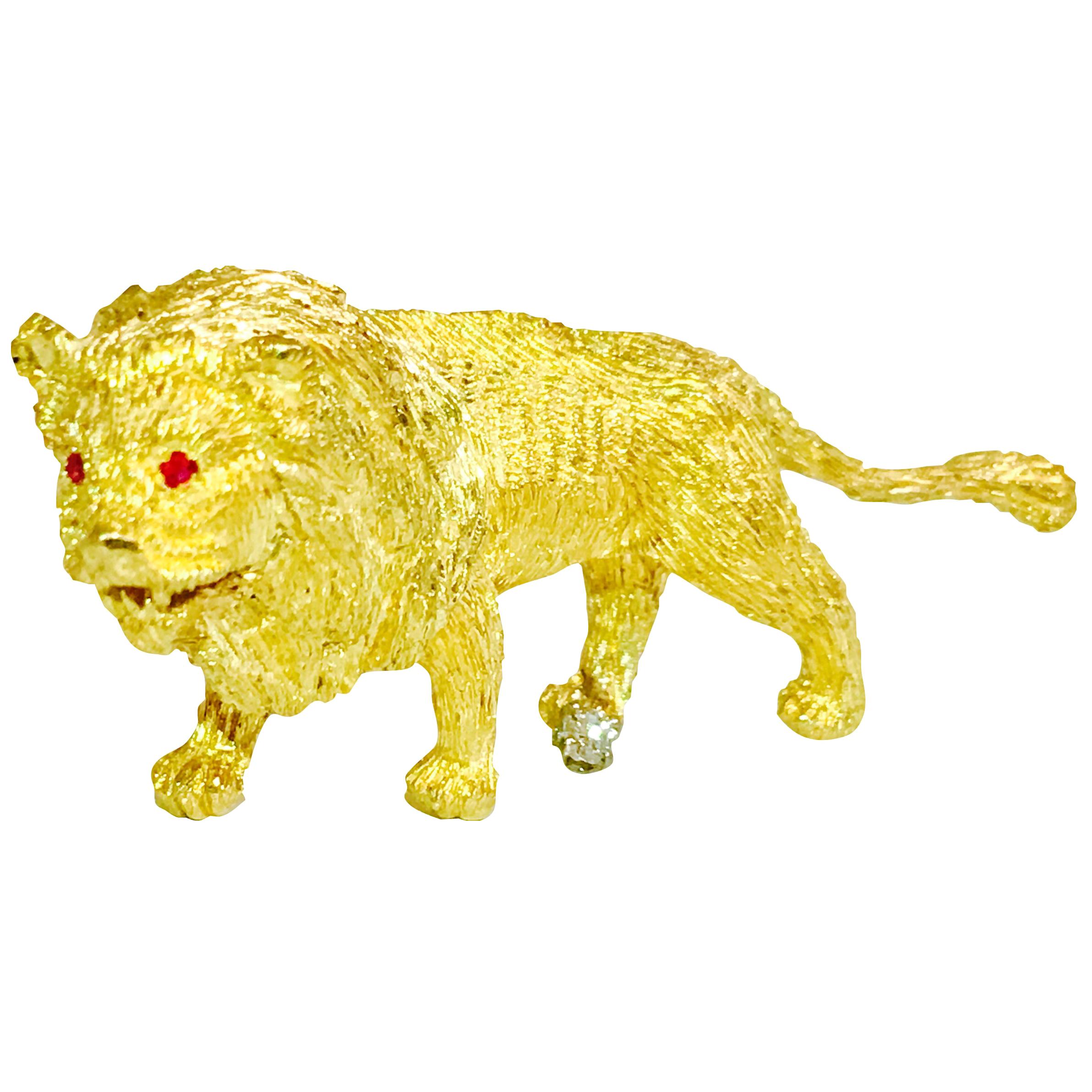 Lion Motif Diamond Ruby and Yellow Gold Pin For Sale