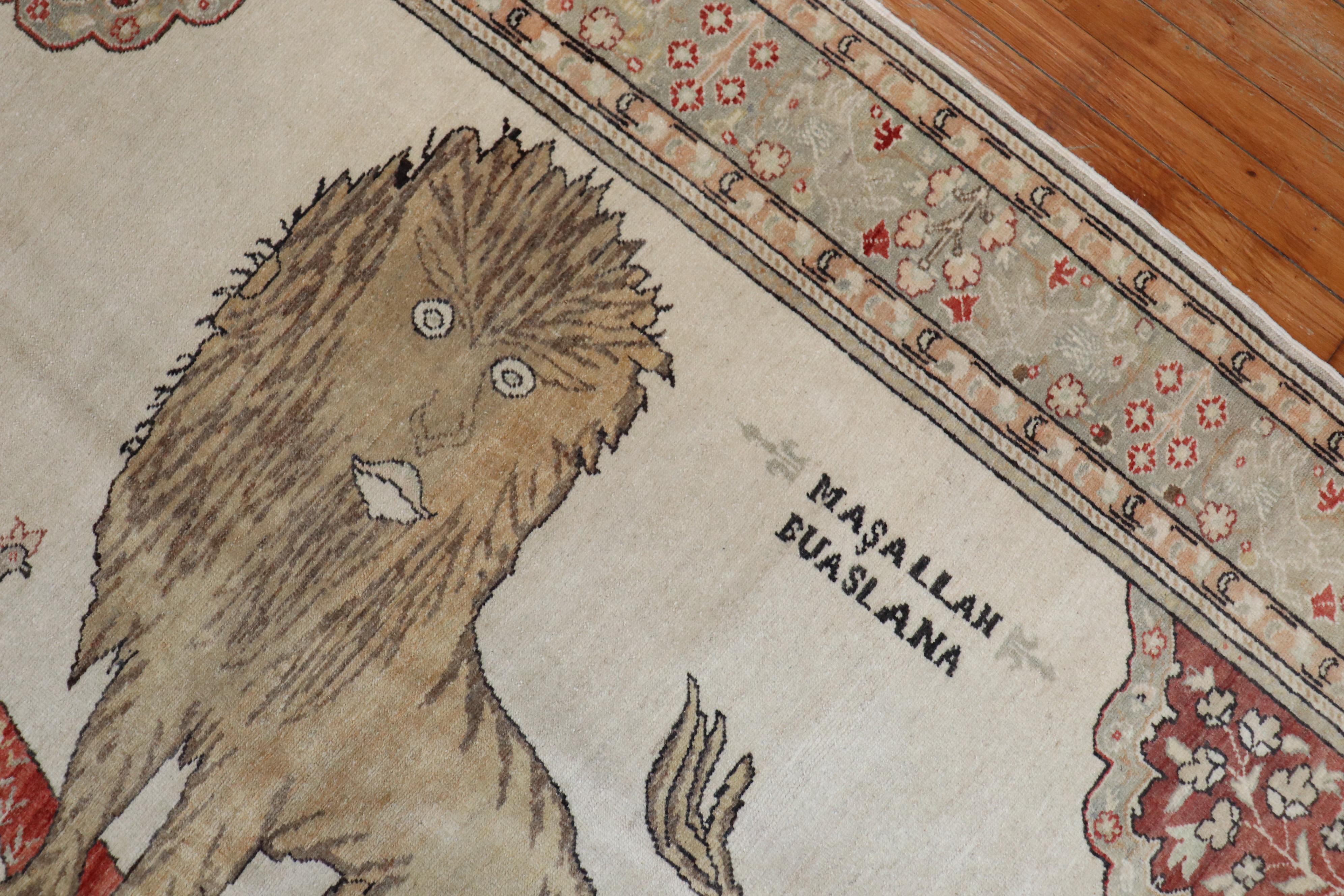 Türkischer Dowry-Teppich mit Löwenmotiv auf weißem Grund, 20. Jahrhundert (Handgewebt) im Angebot