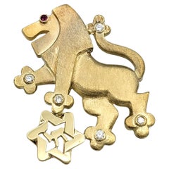 Lion of Judah Brooch / Pendant with Ruby and Diamonds in 14 Karat Yellow Gold