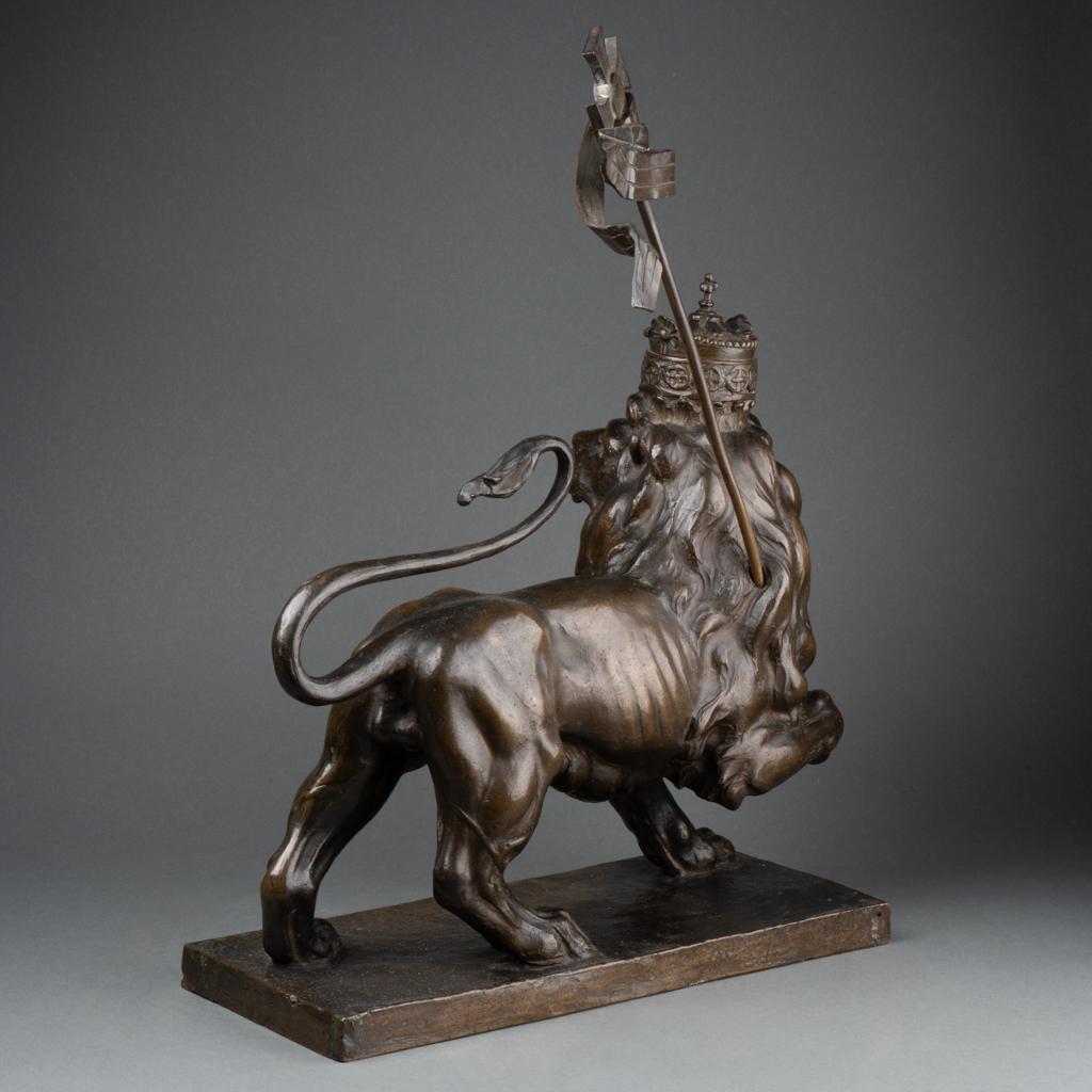 Patiné « Lion de Judée » :  Sculpture en bronze patiné vers 1930