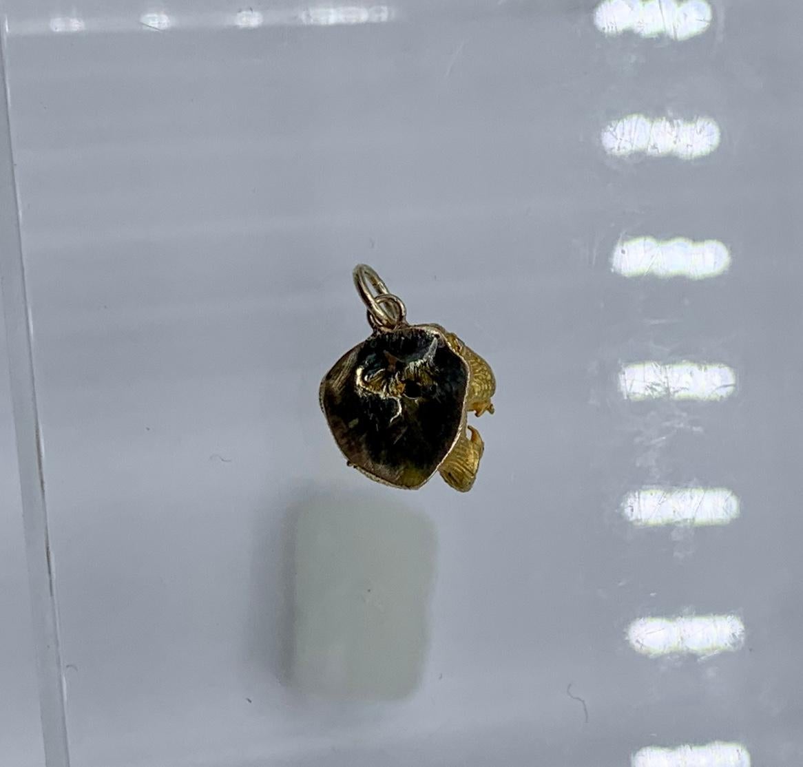 Pendentif victorien en or 14 carats avec lion, panthère, léopard, saphir et diamant en vente 4