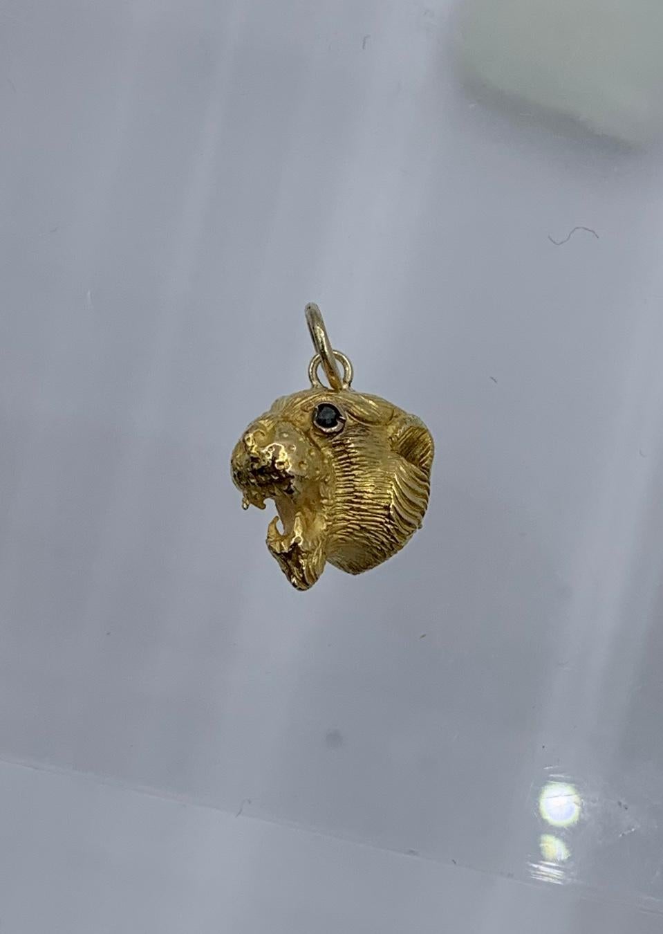 Taille vieille mine Pendentif victorien en or 14 carats avec lion, panthère, léopard, saphir et diamant en vente