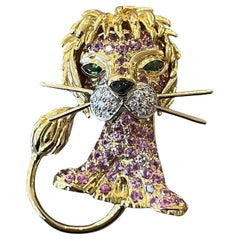 Alfiler León con Zafiros Rosas y Diamantes Oro Amarillo 18k