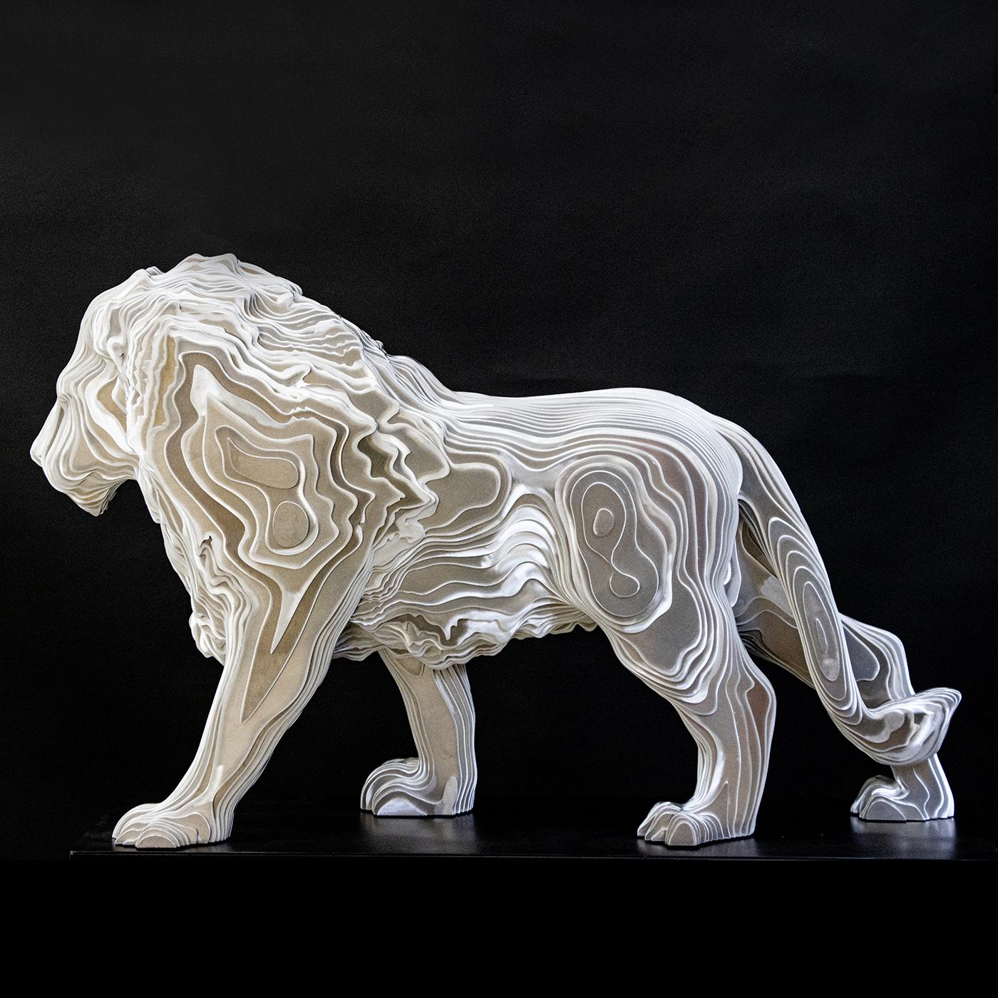 Sculpture lion poli en aluminium 
des assiettes fabriquées à la main. Edition limitée à 8 pièces 
en aluminium soudé et façonné pour en faire de magistrales pièces de collection. 
œuvres d'art contemporain.