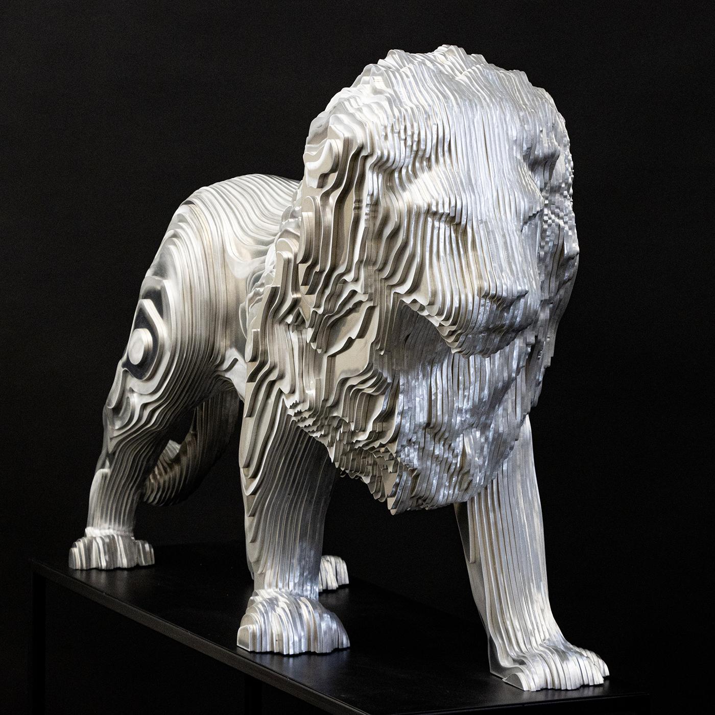 Soudé Sculpture de lion polie en vente