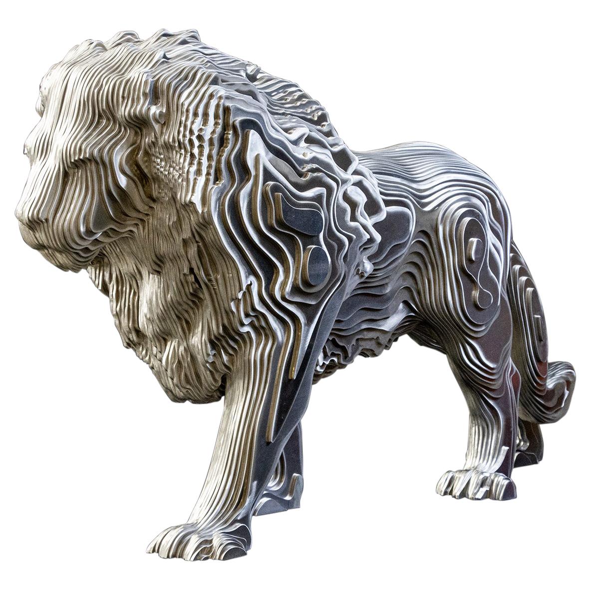 Sculpture de lion polie en vente