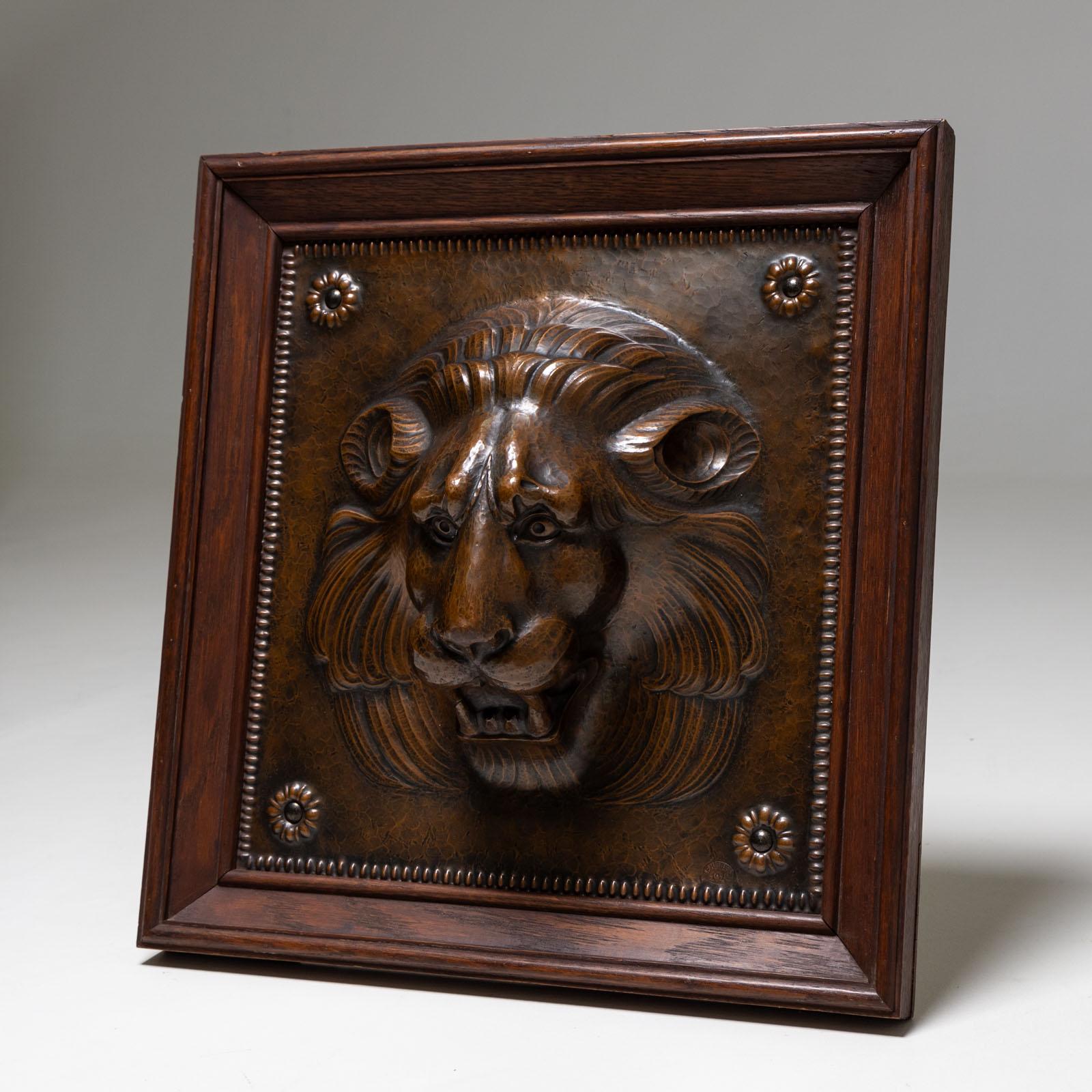 Lion protome made of embossed copper in an oak frame. Signed E. Herger, 1910, lower right. Dimensions without frame: 41.5 x 38.5 cm