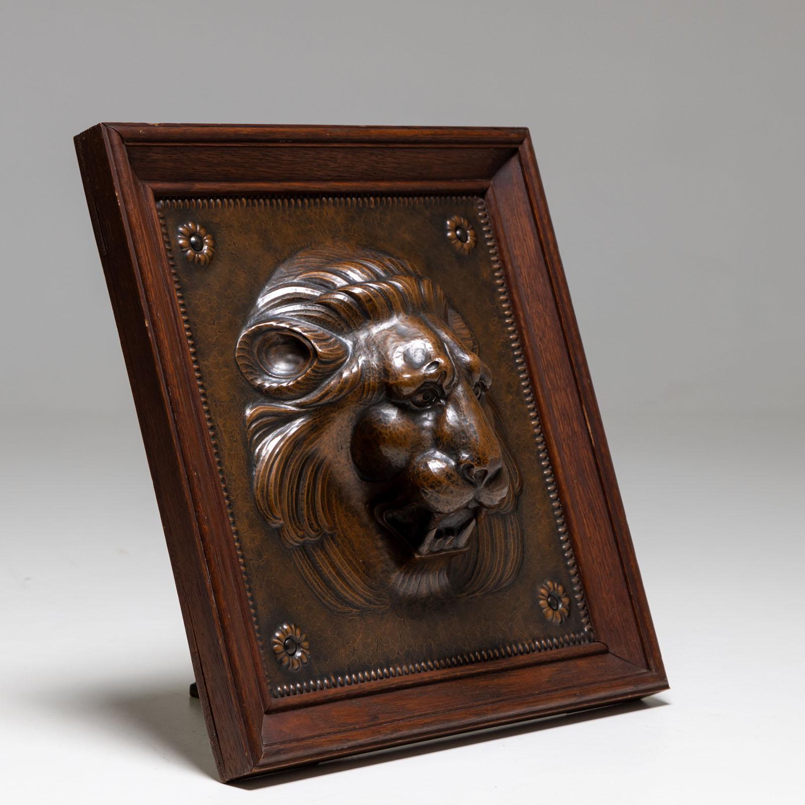 Lion Protome in Oak Frame, signed E. Herger, 1910 In Good Condition For Sale In Greding, DE