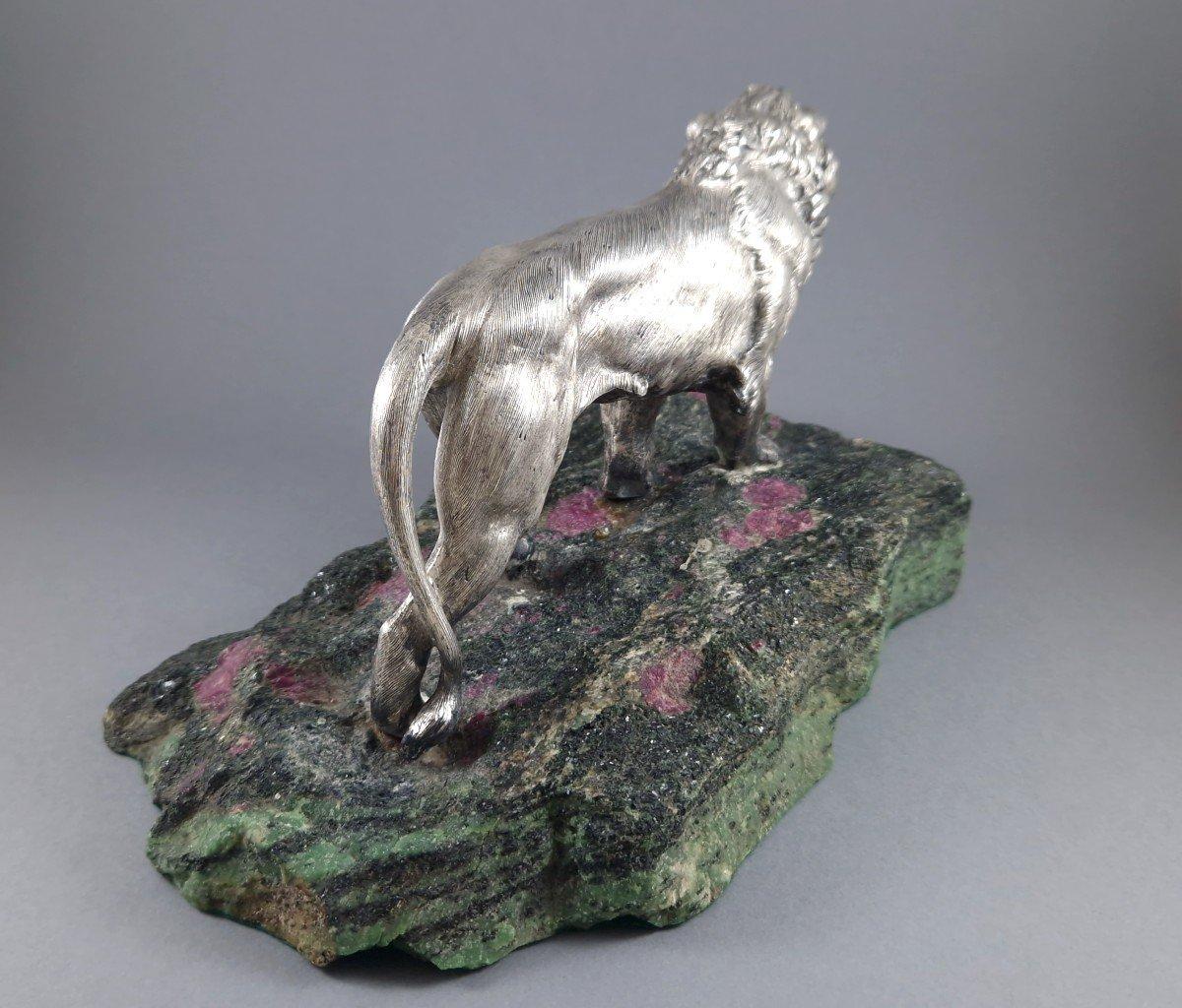 Escultura de León en Plata de Ley y Piedra Eudialita finales del siglo XX en venta