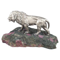 Scultura di leone in argento 925 e pietra eudialitica