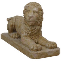Löwenstatue aus Rosso Verona-Marmor von Kreoo