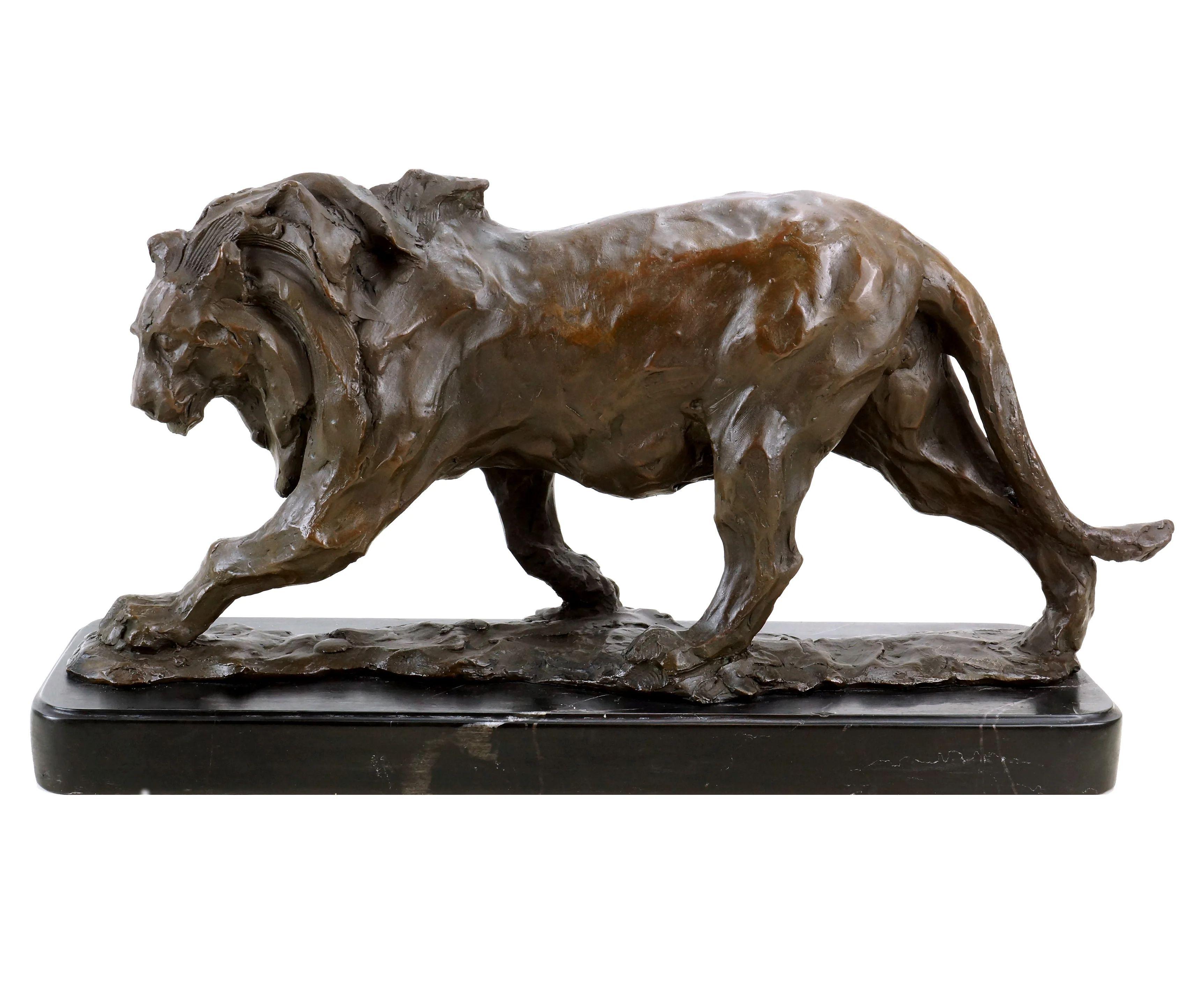 Patiné Statue de lion, lion marchant, dans le style de Rembrandt Bugatti Sculpture en bronze en vente