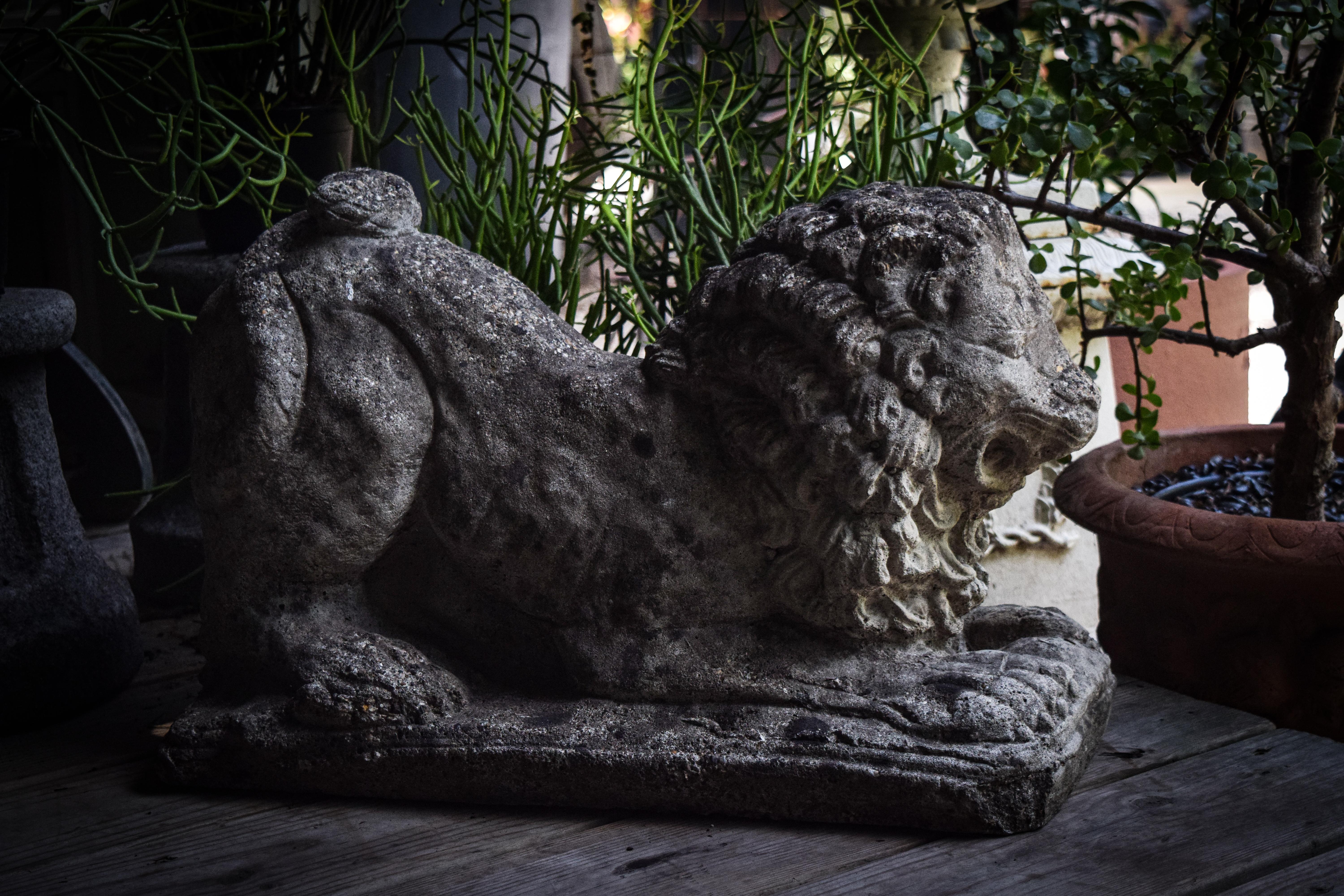 Lion-Statueen in Repose im Zustand „Gut“ in Bloomfield Hills, MI