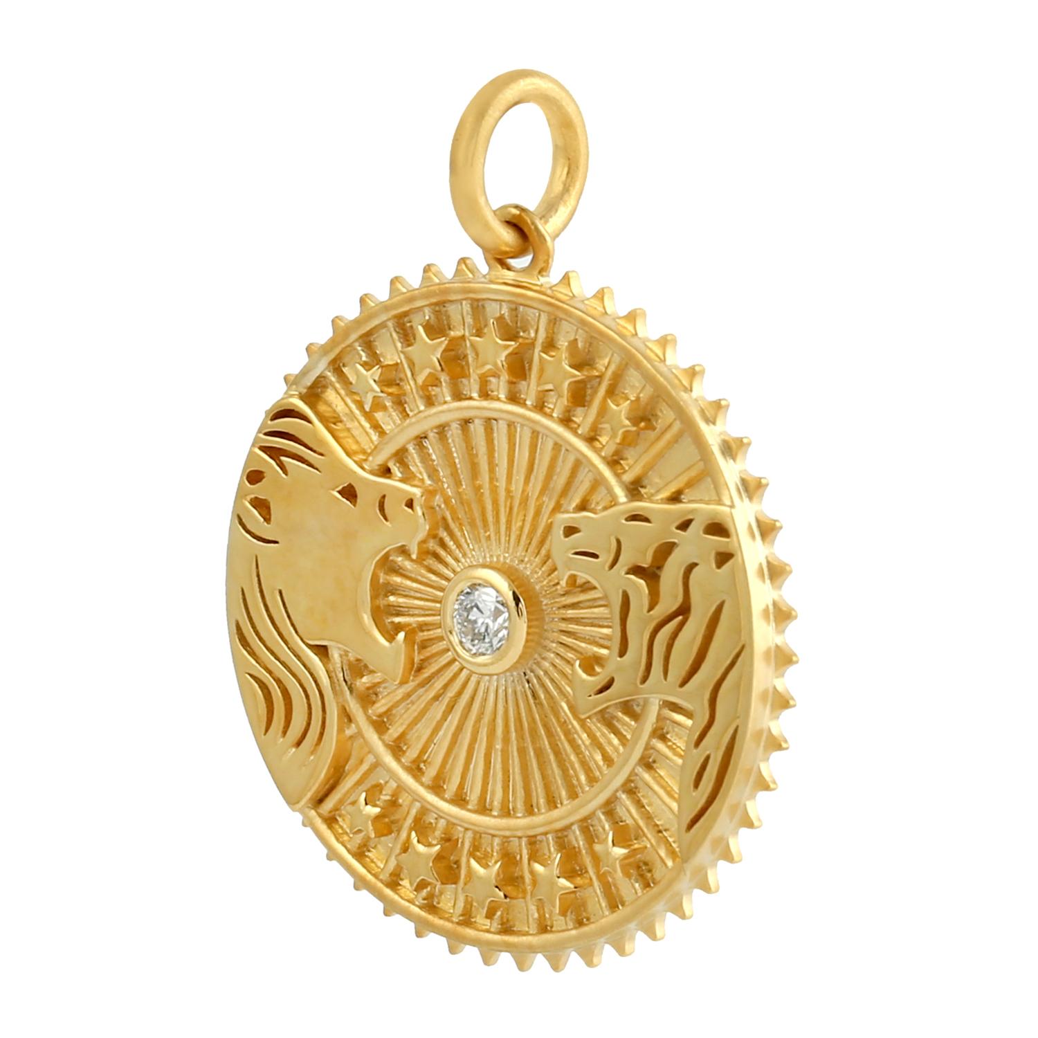 This eye-catching pendant features a lion and tiger, symbolizing strength and courage. Made from 14K yellow gold, the charm is detailed with sparkling pavé diamonds, adding a touch of elegance.

14KT Yellow Gold:5.737g,
Diamond Details:0.07ct, 