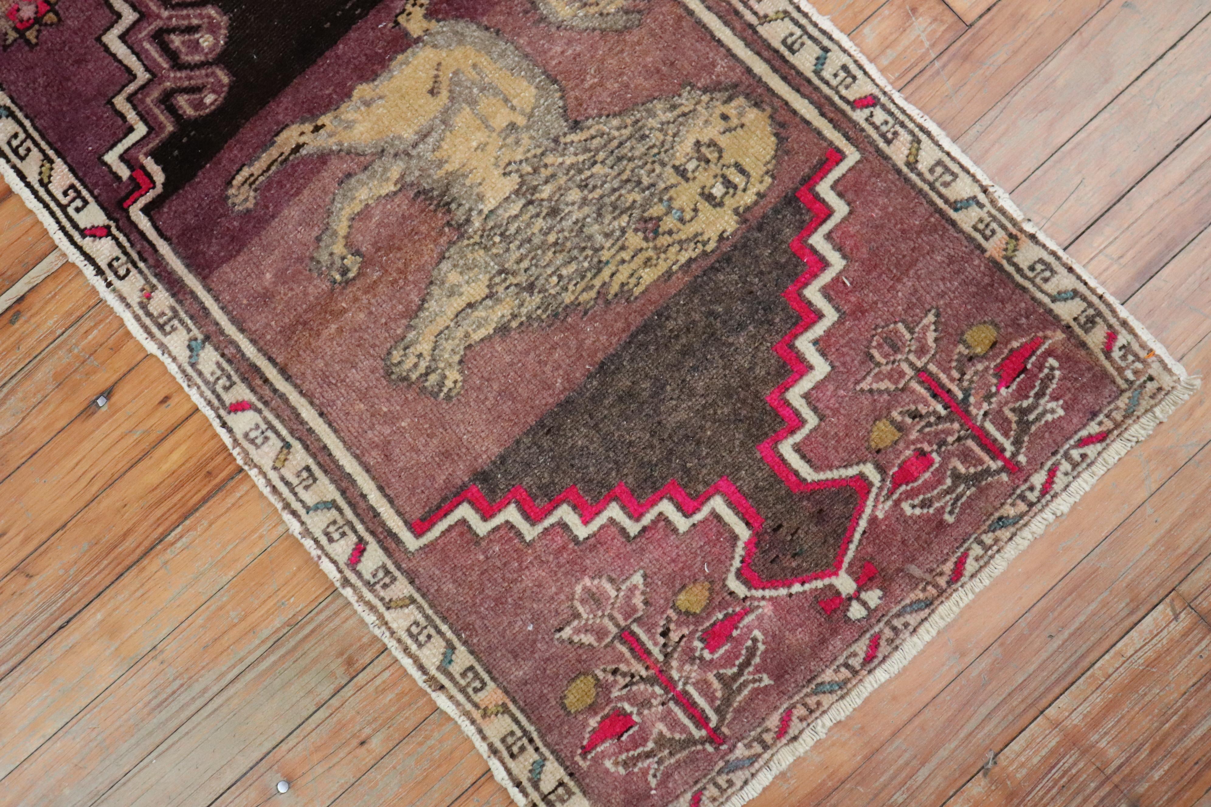 Lion Turkish 20th Century Wool Rug In Good Condition For Sale In New York, NY