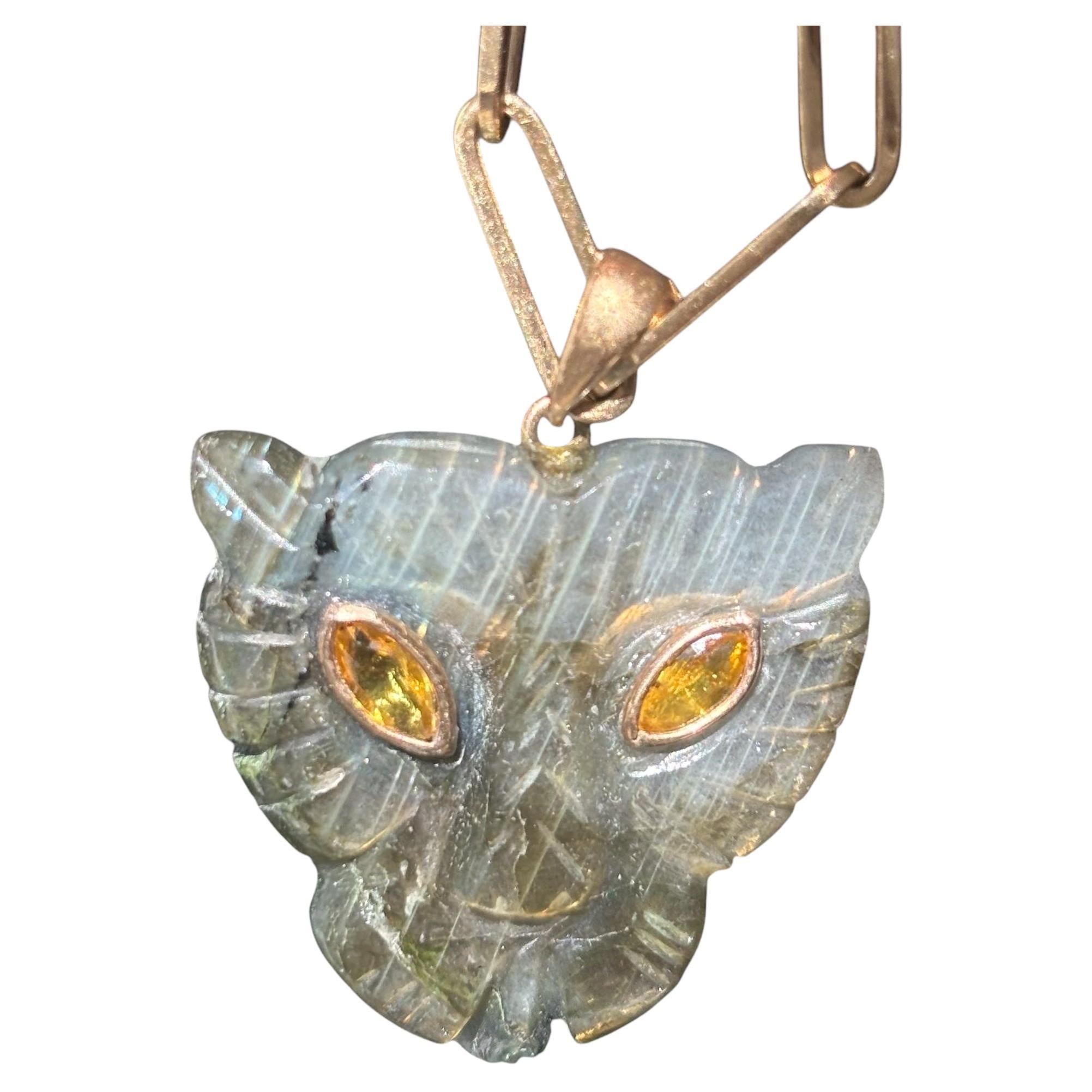 PENDANT LIONNE, Labradorite, saphirs jaunes et or 14k